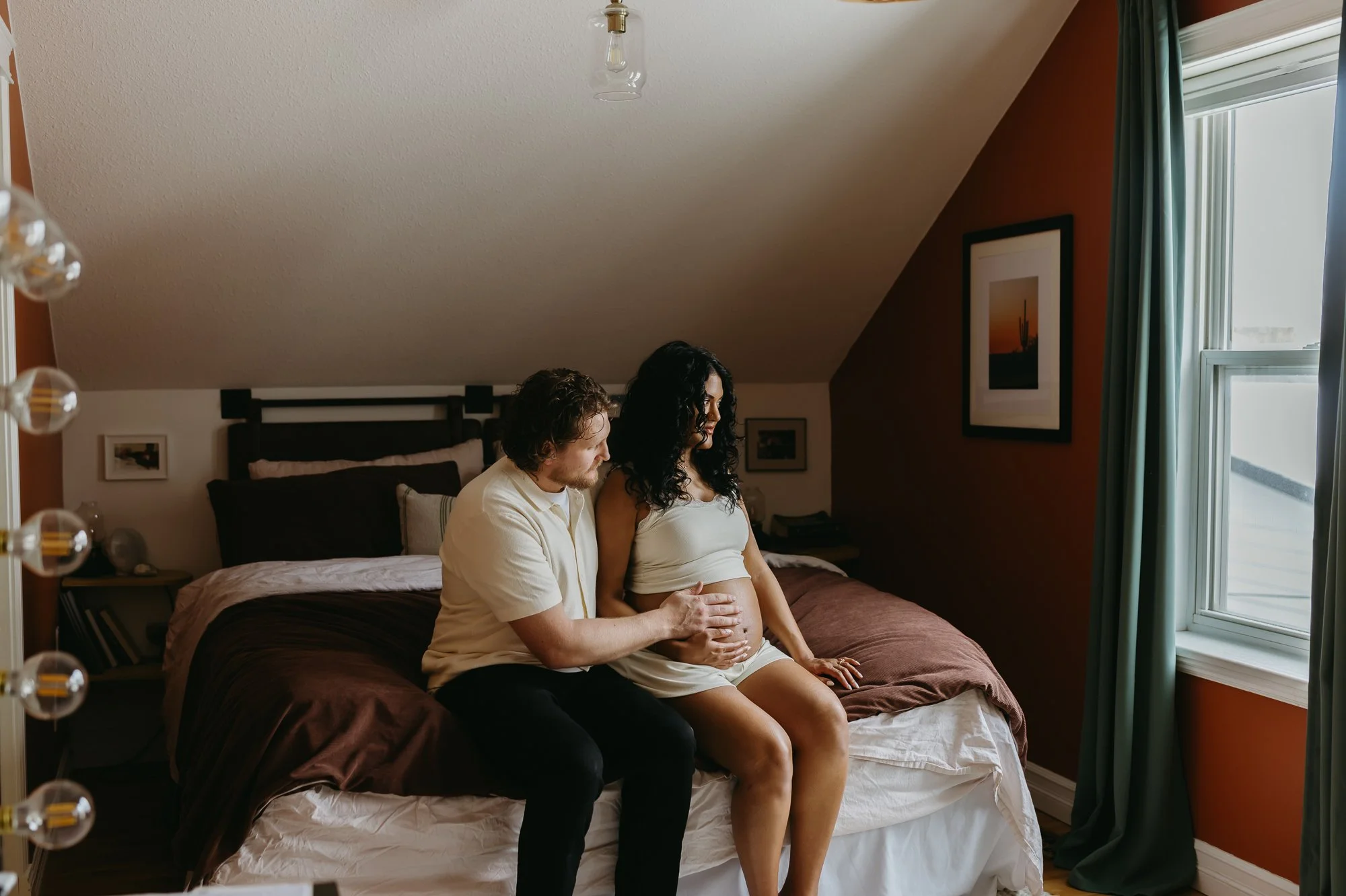 Cozy maternity photo at home