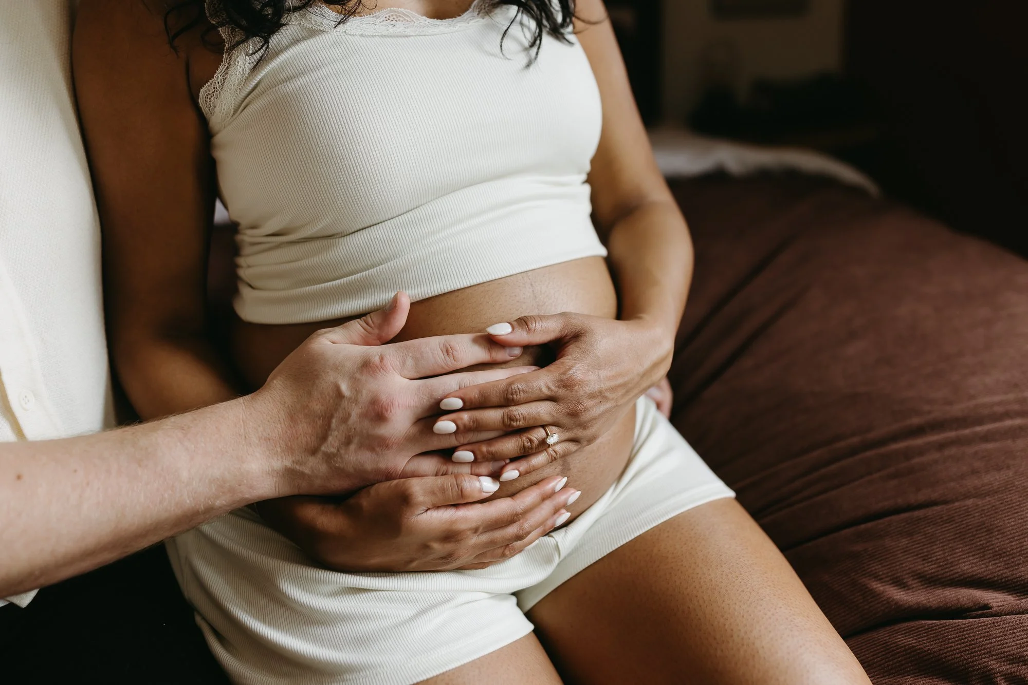 relaxed-home-maternity-photography-calgary.jpg