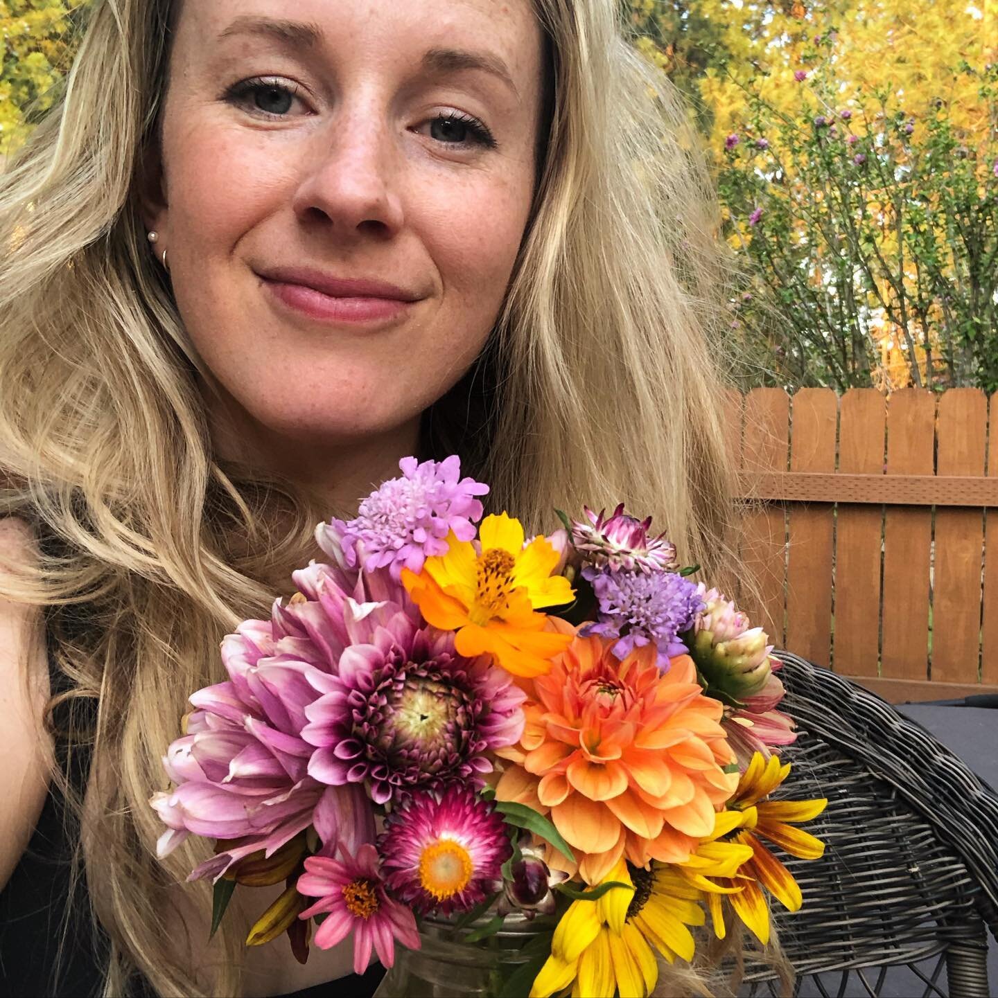 Proud flower mom moment!
I remember a cold, March day wandering the seed aisles at @northwestseedandpet and dreaming of this homegrown bouquet! 

#harmony #wellness #smile #flowers #bloom #rest #holistichealth #holistichealing #holisticdentistry #spo
