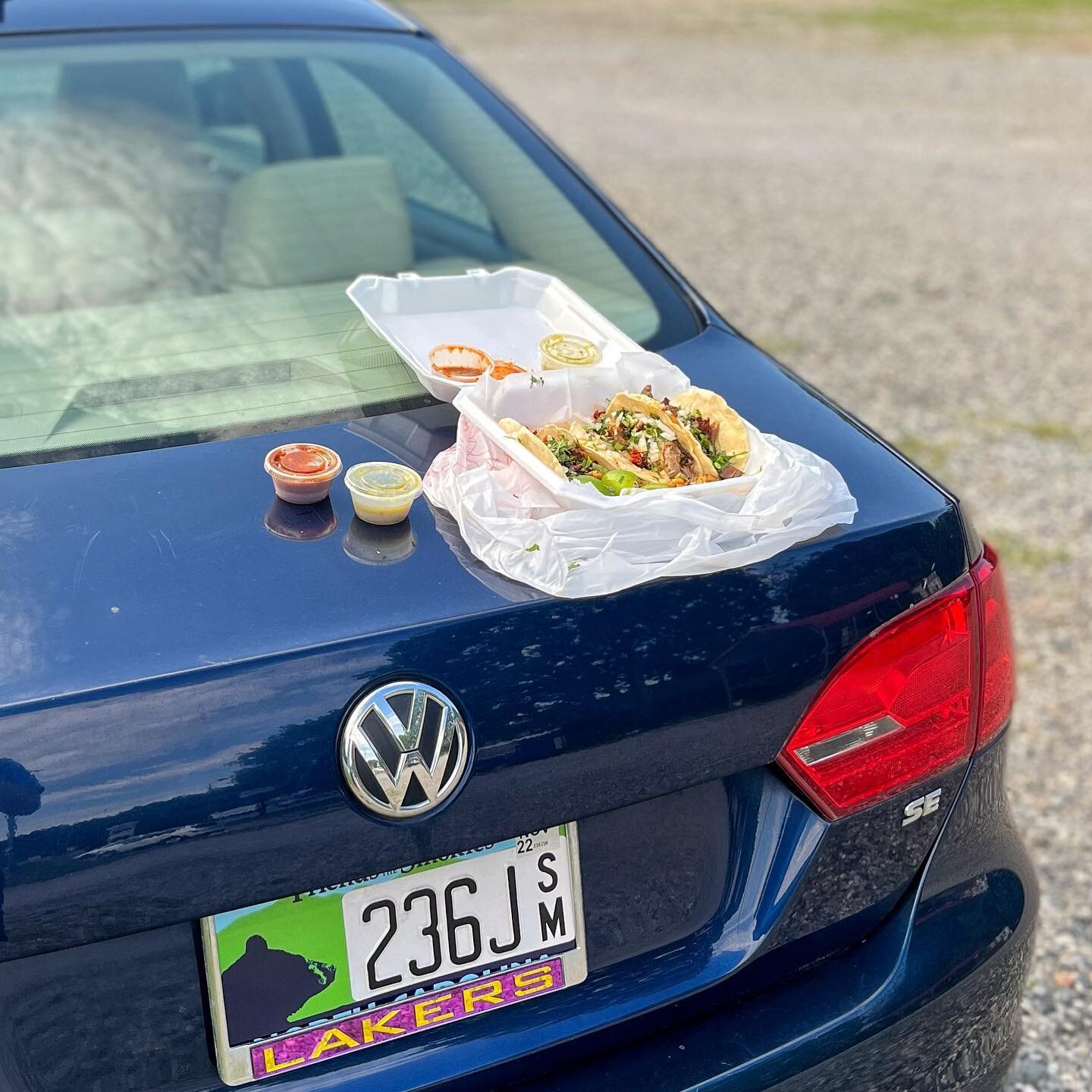 Not enough people eat on the trunk of their car here