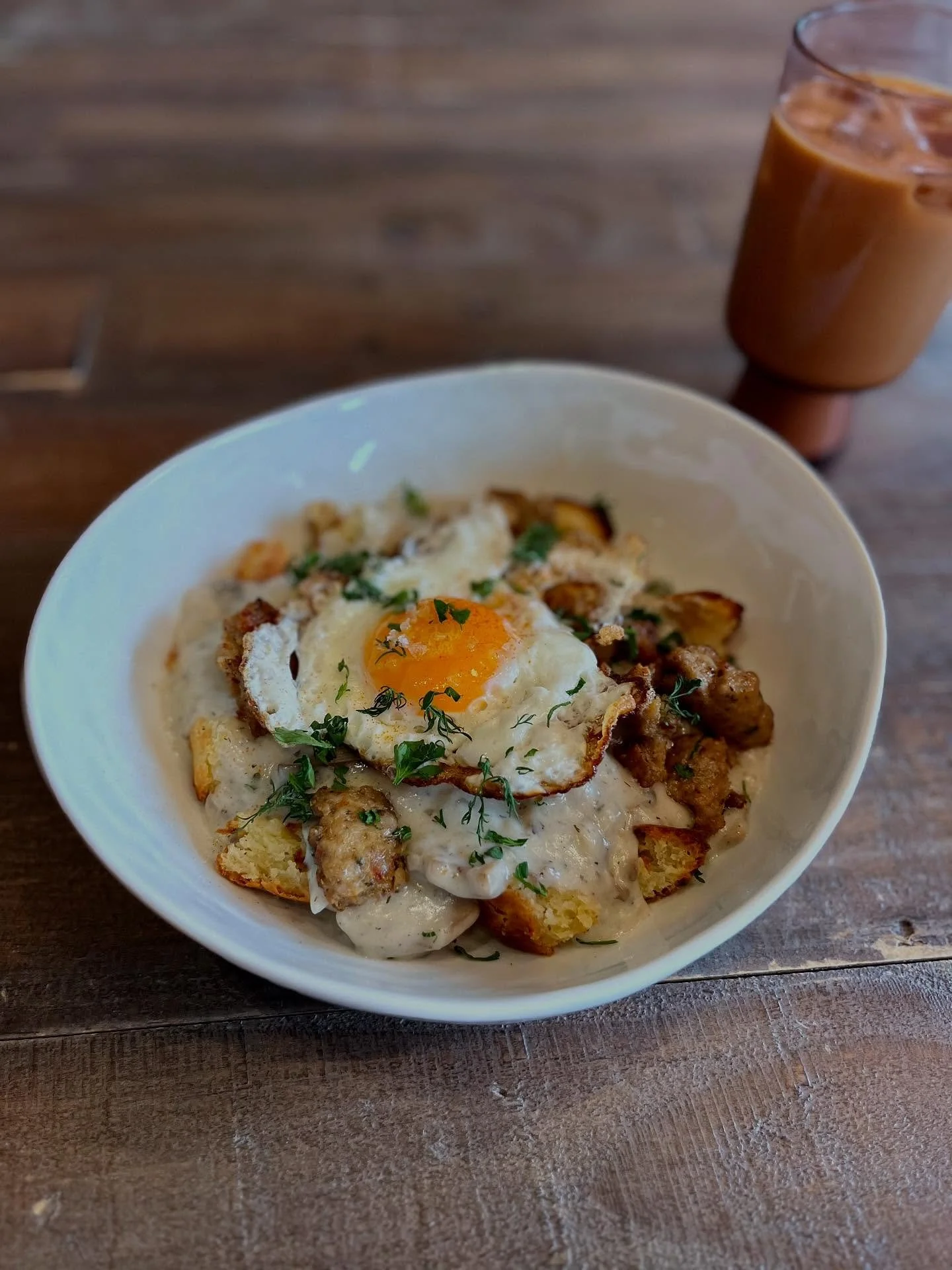 Some recent jammers!
• All hail the queen @bethkellerhals, and the biscuits and gravy at @butterpunkavl
• Predictably great crudo from @deanboskovich at @potentialnewbf
• A spectacular god damn cheeseburger from @tall