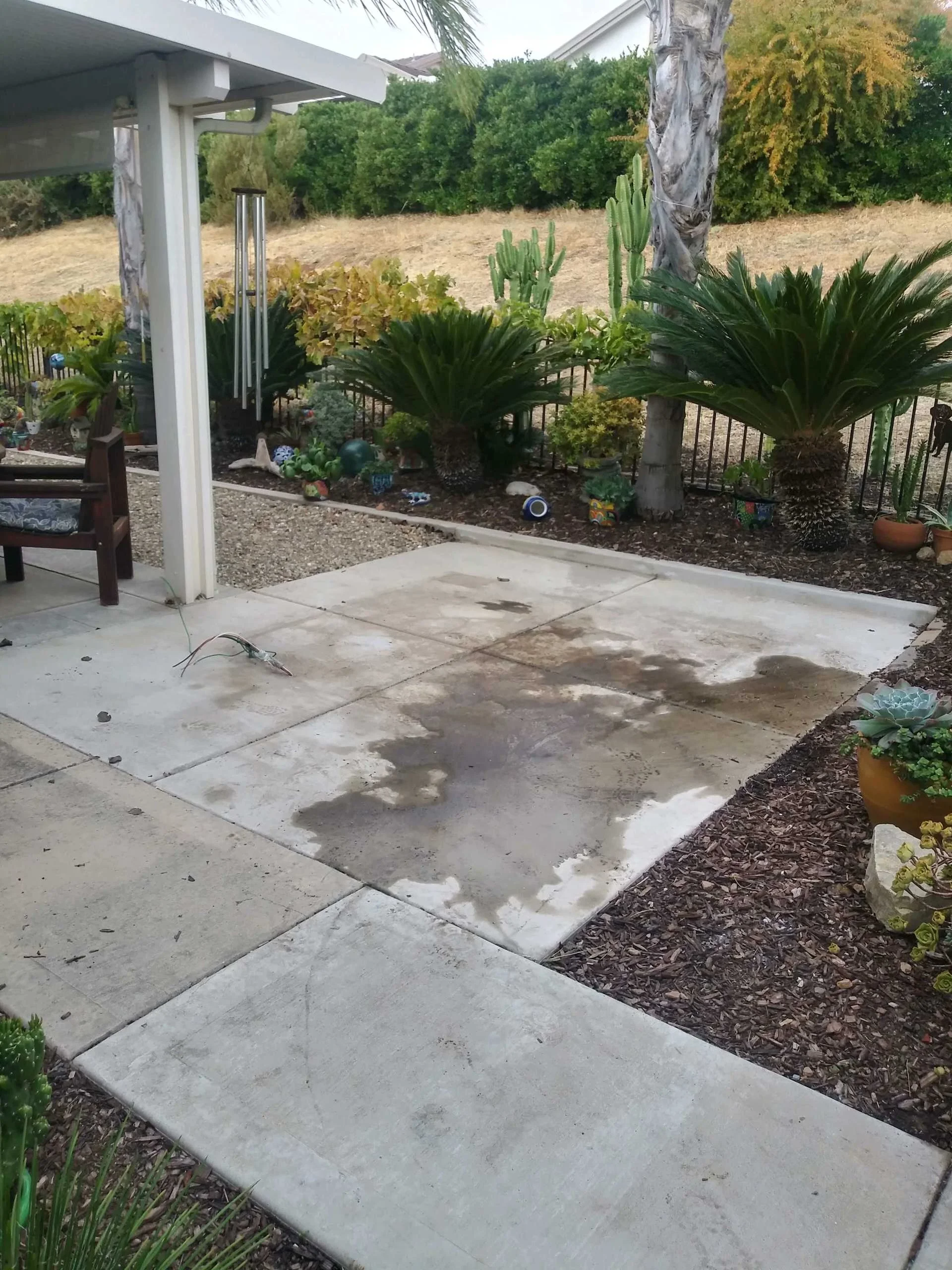 After picture of hot tub removal in Brentwood, we haul away old hot tubs leaving the area open and clear like the hot tub was never there. Brentwood 