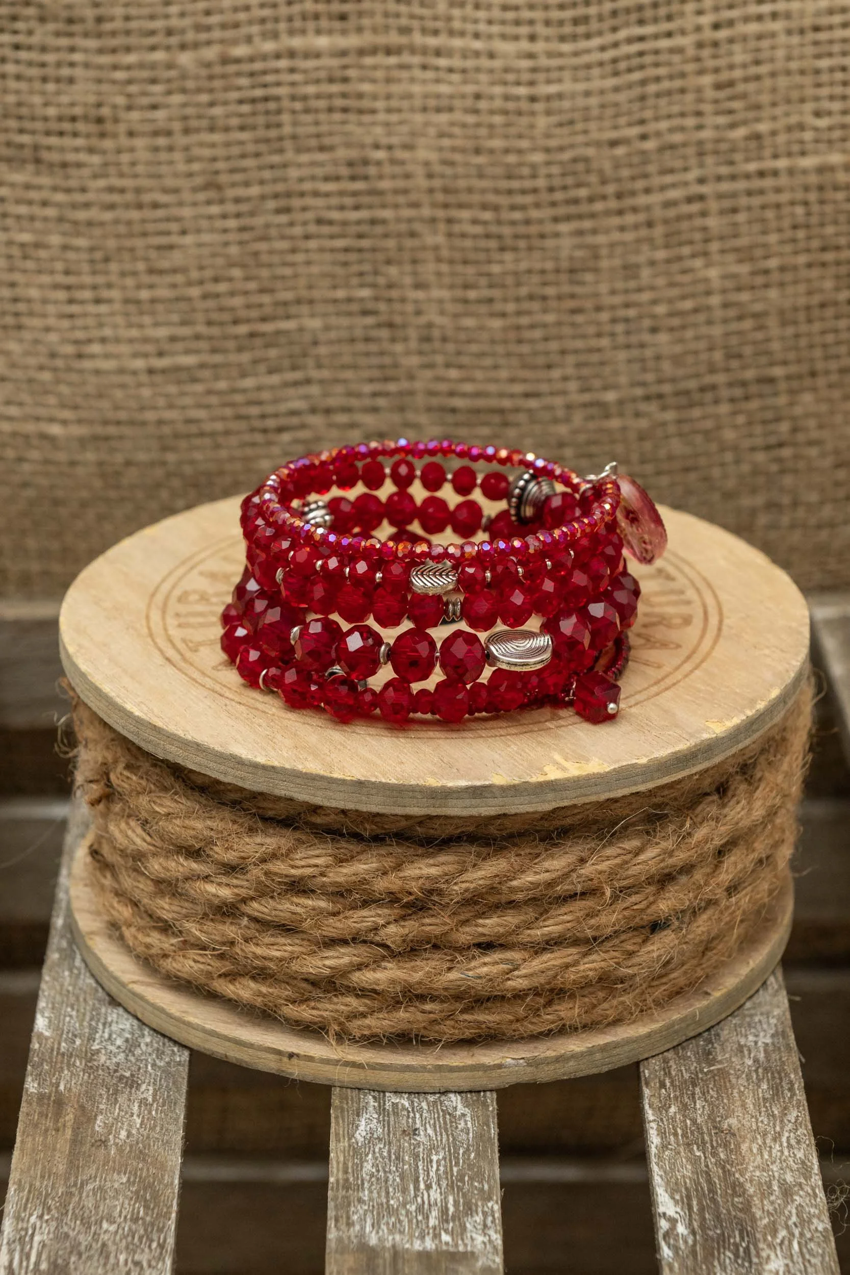 Zapestnica iz steklenih kamenčkov