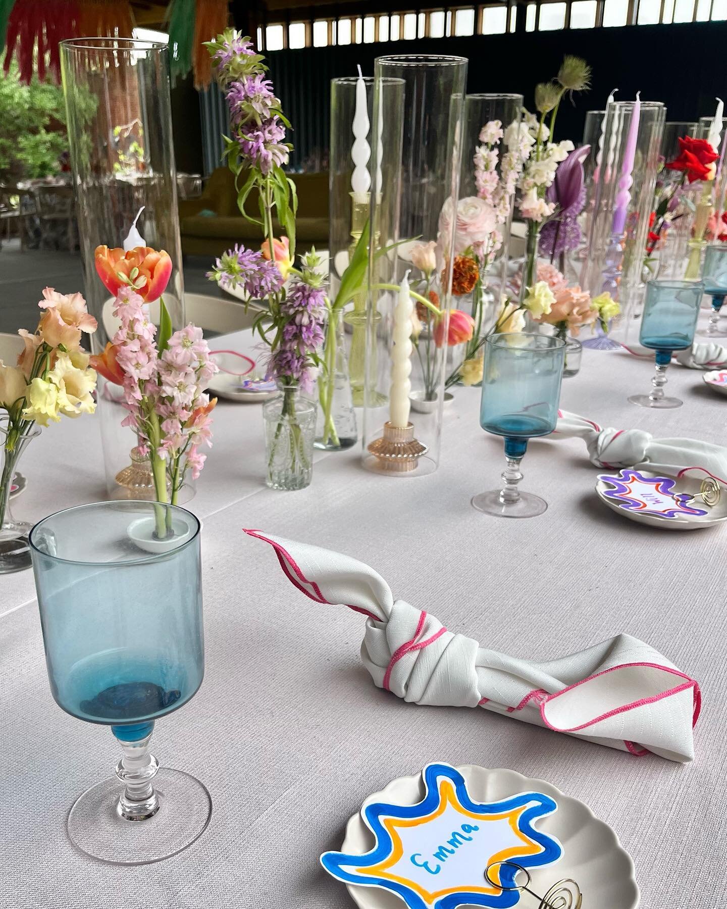 hi, it&rsquo;s me-still obsessing over these tablescapes 🍽️
