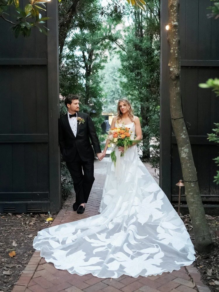 Julie &amp; Michael @shipsoftheseaevents 🧡 

📸: @jonathanallisonphotography 
@elegantsavannahweddings