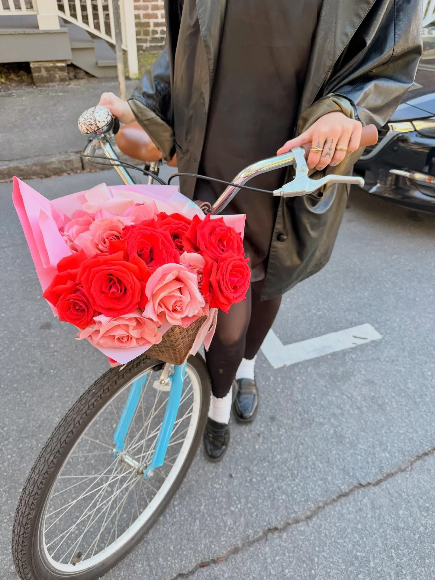 🚲&hearts;️

Valentine&rsquo;s Day is in 3 weeks! Savannah-we have flowers for you!! Visit the link in our bio to order blooms for delivery Feb. 13th or 14th! &hearts;️