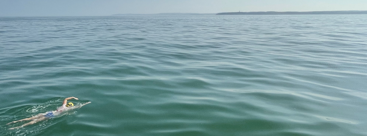 Jeannie Zappe swimming in English Channel