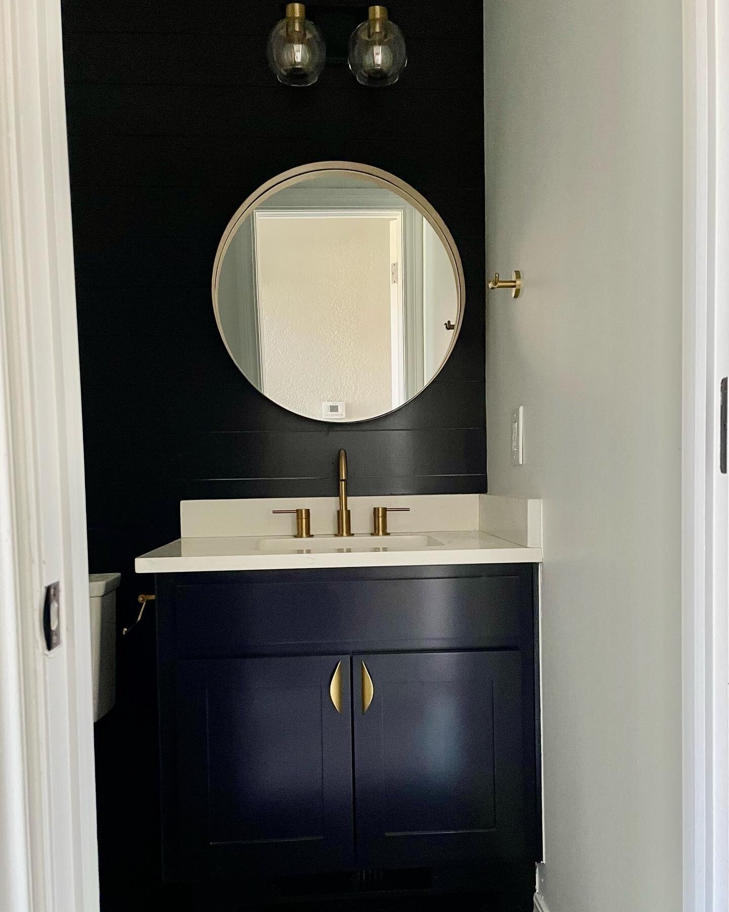 Powder bath makeover!
The only thing we reused was the shell of the vanity. 
Swipe for before 🙈
-
-
-
#gaytancontracting #contractor #homerenovation #homeremodel #remodels #okhomes #homesofokc #okcrenovation #homebeautiful #interiordesign #modernhou
