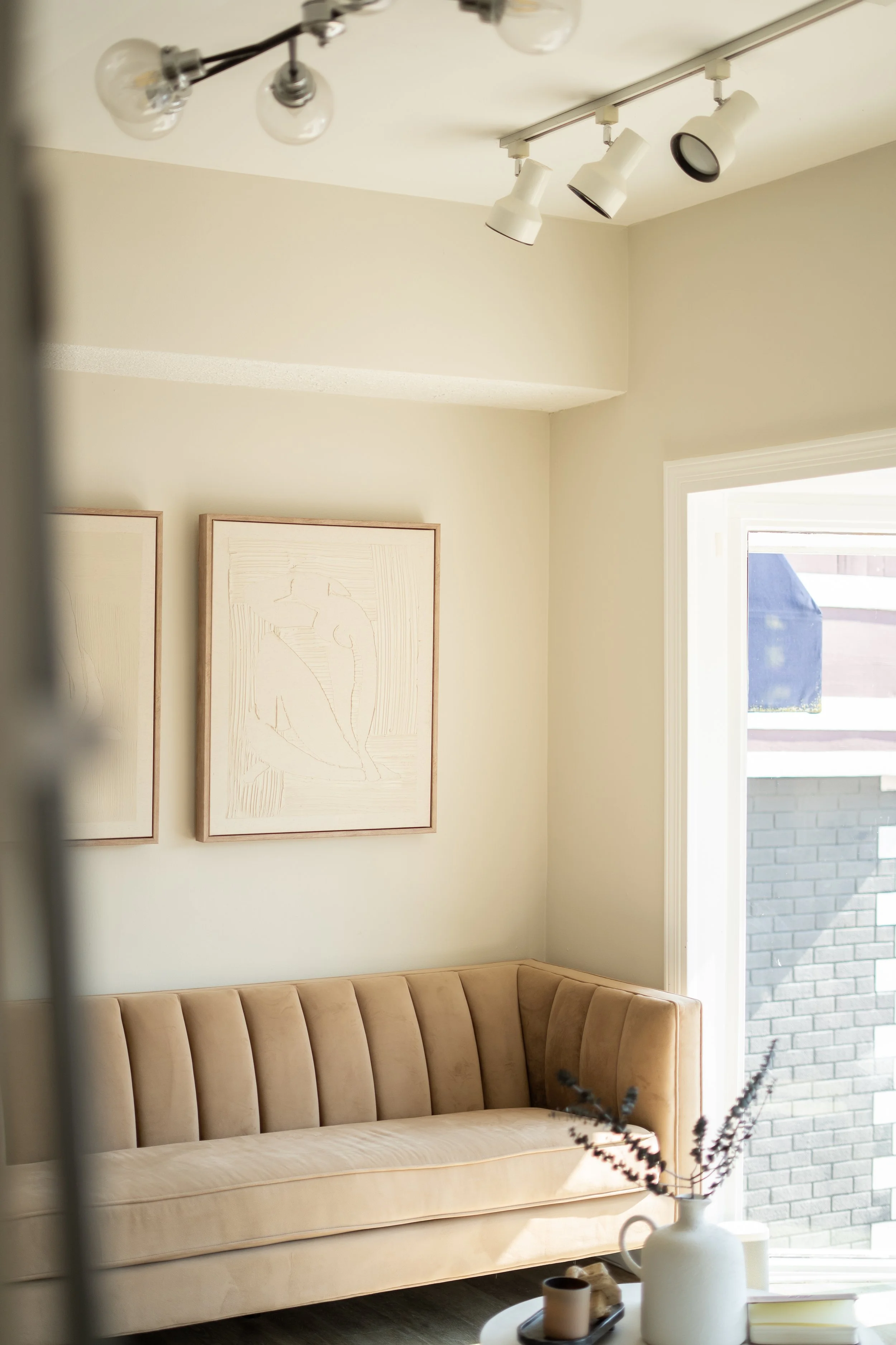 Luxury blonding salon in West Michigan specializing in lived-in blonde and bronde looks.