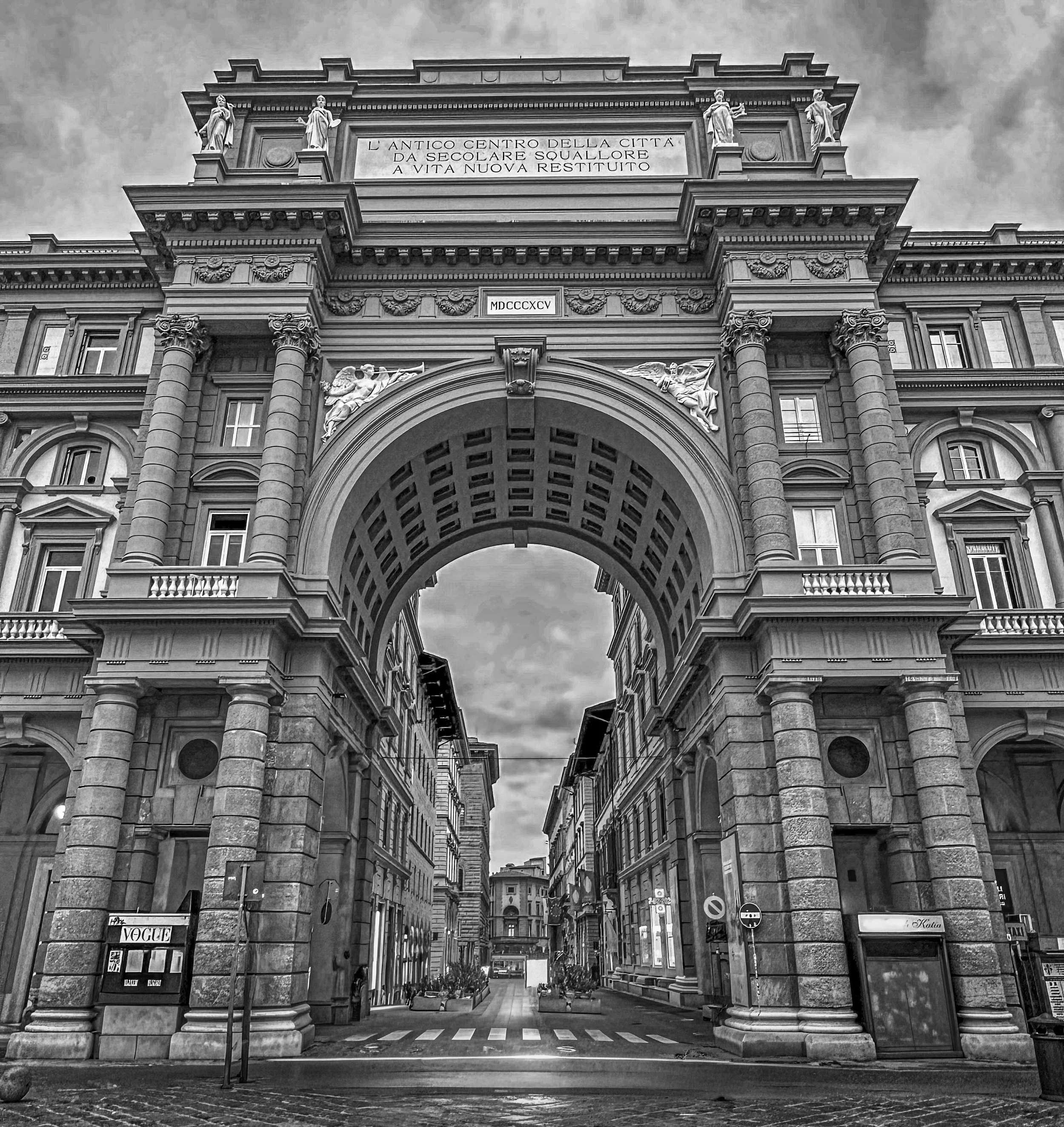 Torre San Niccolò — Florence, Italy.
Torre San Niccolò rises from Florence’s old defensive walls, its stonework and height giving the city’s historic skyline a strong vertical presence.