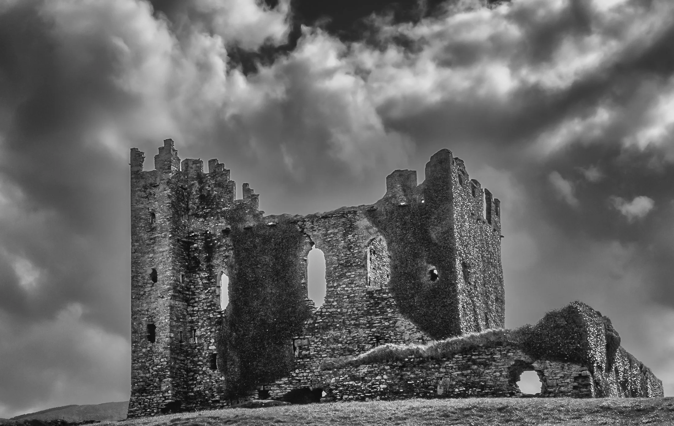 Blarney Castle — County Cork, Ireland.
Blarney Castle stands as a weathered medieval ruin, its broken stone walls holding a sense of age, myth, and endurance.

