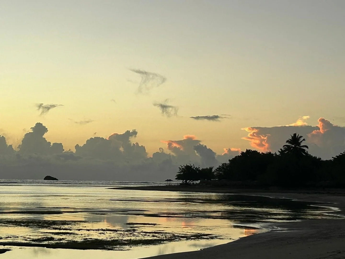 r e p u b l i c a - d o m i n i c a n a - 🇩🇴 sunrise worship&hellip; 

📷 : Lucas