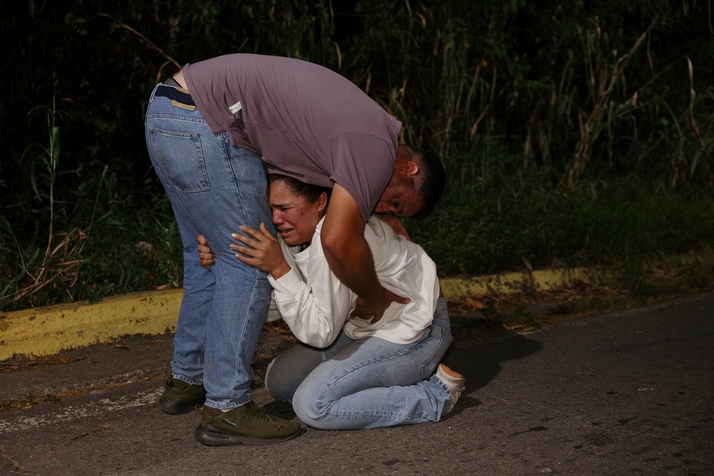 [ENGLISH BELOW] 
M&aacute;s de tres meses desde que los familiares de presos pol&iacute;ticos habitan las afueras de la c&aacute;rcel de El Rodeo.

D&iacute;a tras d&iacute;a regresan. Al mismo lugar. A la misma espera. A la misma incertidumbre que n