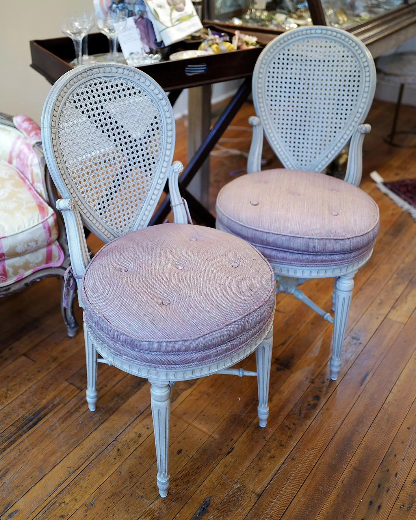 .
This pair of French chairs is so sweet!
$345 for the pair
please call 804-355-7454 for more information
.
**We can neither help nor hold based on a direct message or comment. Please stop by or call 804-355-7454**
.
#sheppardstreetantiques #shopsco
