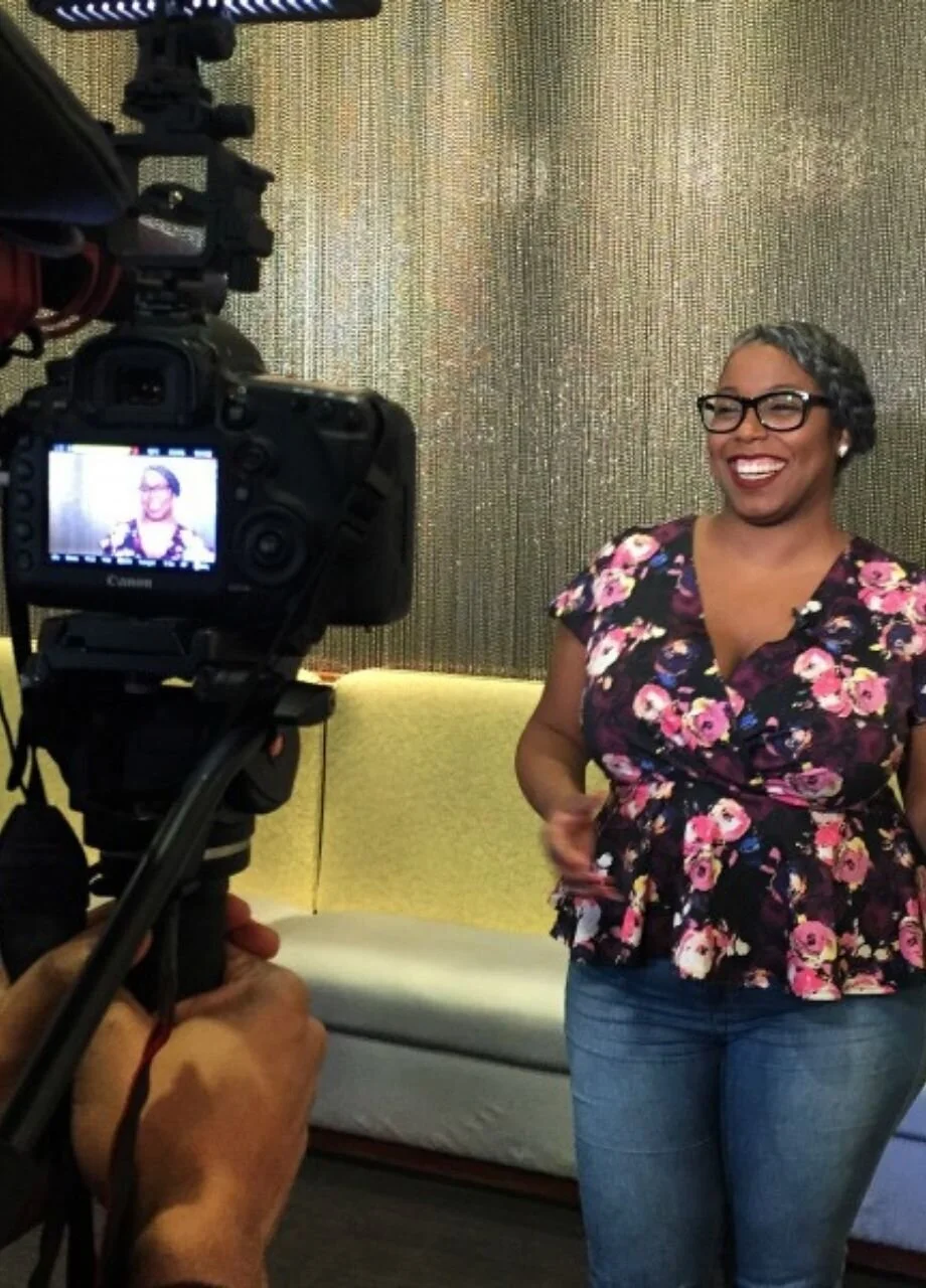 6 Steps On How To Quit Your Sucky Day Job & Become A Full Time [Insert Your Dream Job Here]