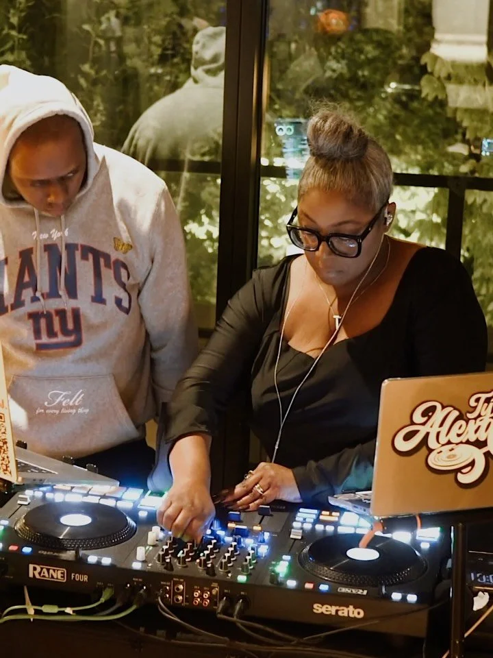 🤭 This is me soft launching my event series where I deejay song for song with a Dj fren. I need a cool name tho. ⁣
⁣
But&hellip; (to me) this is the true definition of open format because we really dipped in and out of all genres and all bpms. There