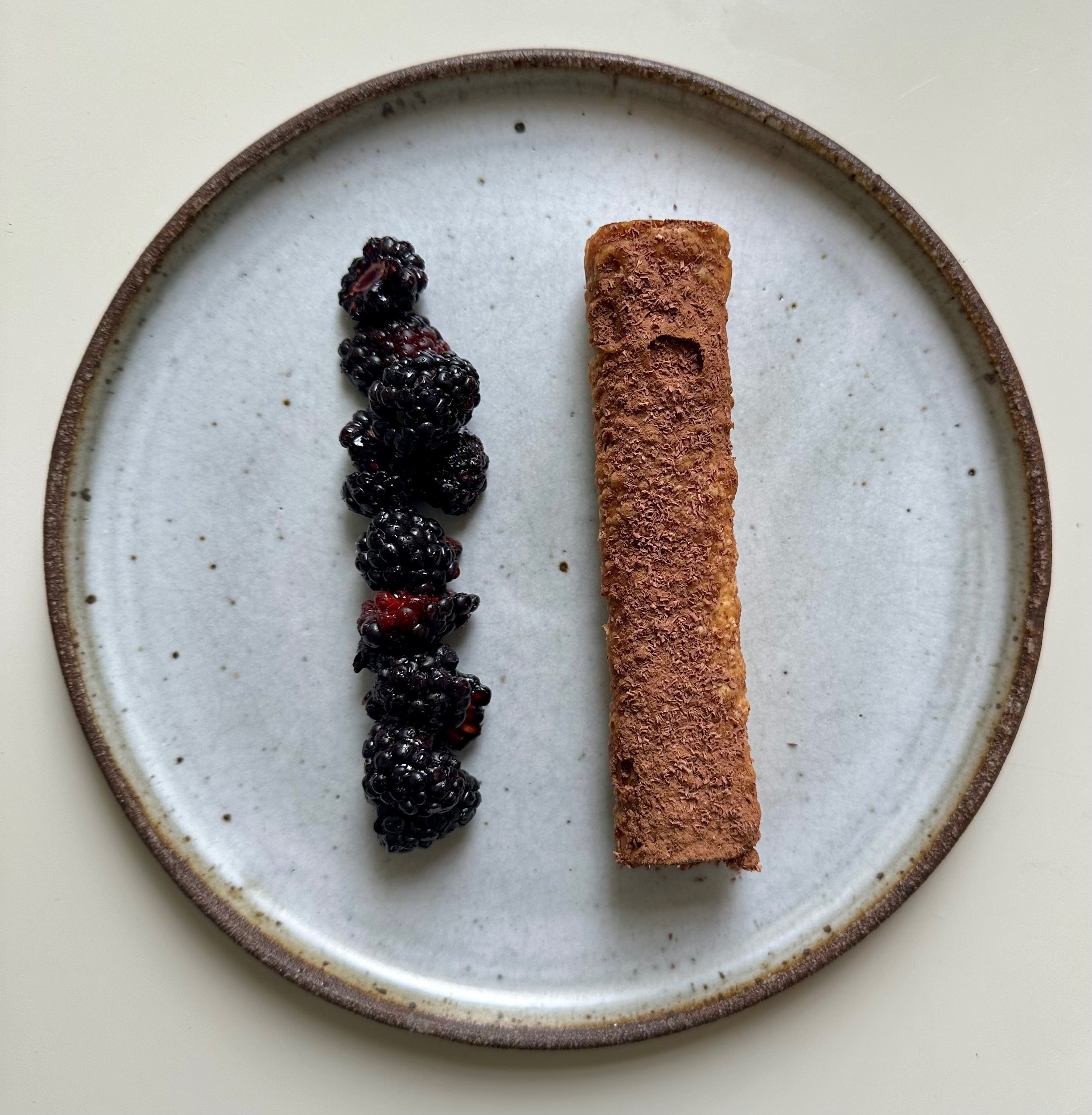 gaznate, chocolate cremeux, blackberries