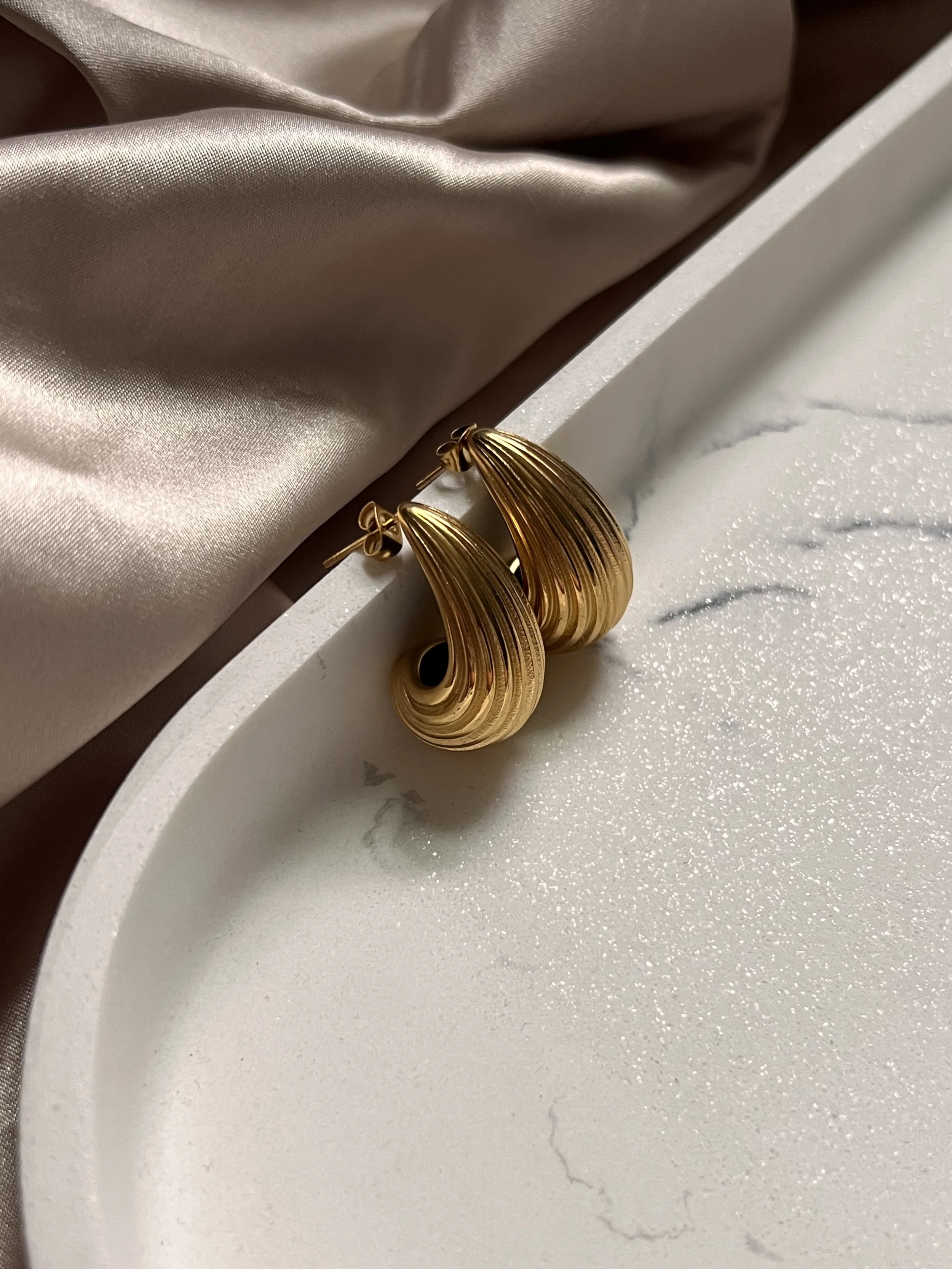 Chic Gold-Plated Teardrop Earrings