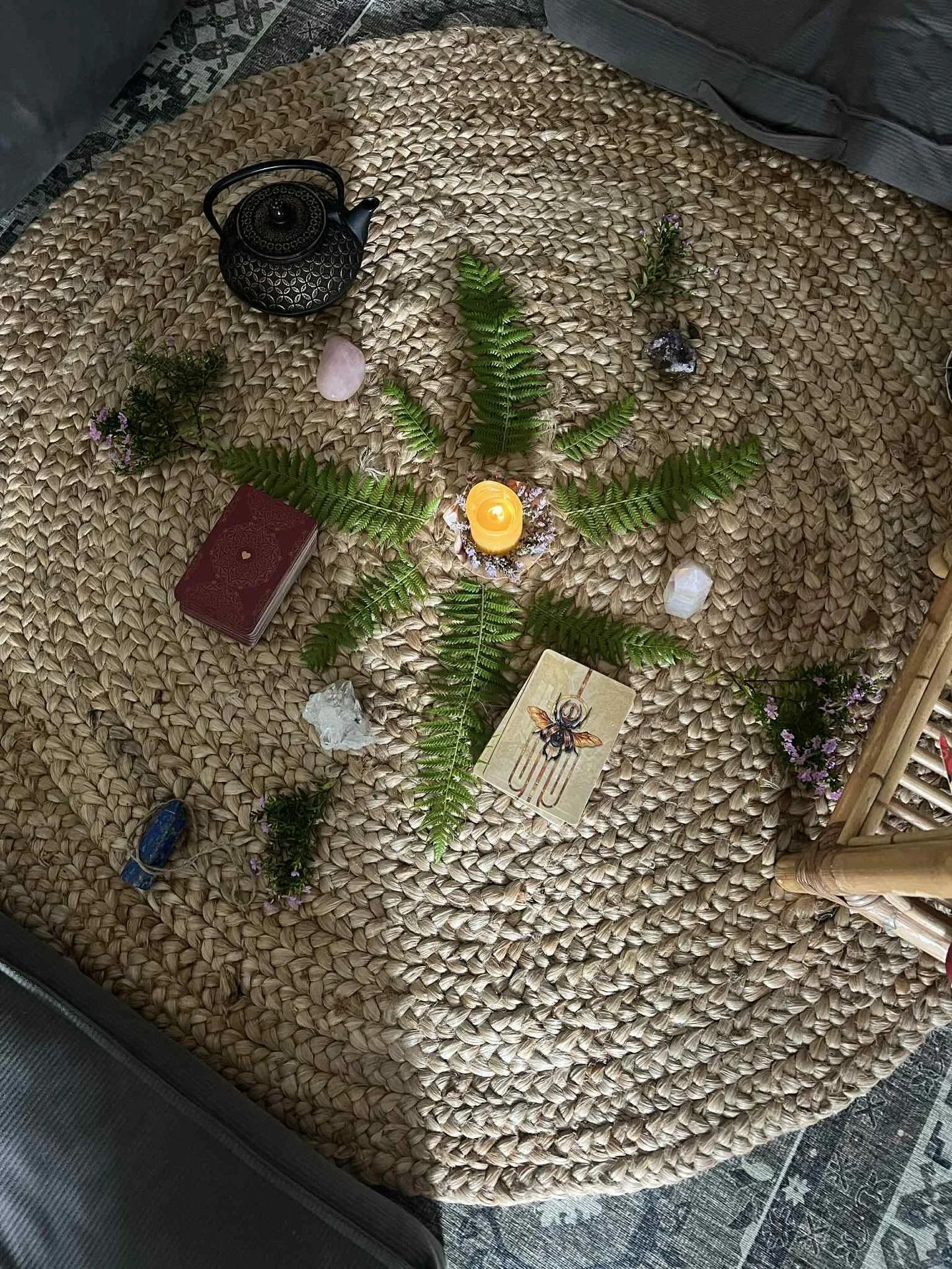 🪬Yesterday I had the most wonderful experience with @hollygaluszewski where she held me in a 1:1 sacred session ~ &ldquo;the soft return&rdquo; ~ a moment for me to be held, seen, heard and understood in a most raw state.

🌸My experience was met wi