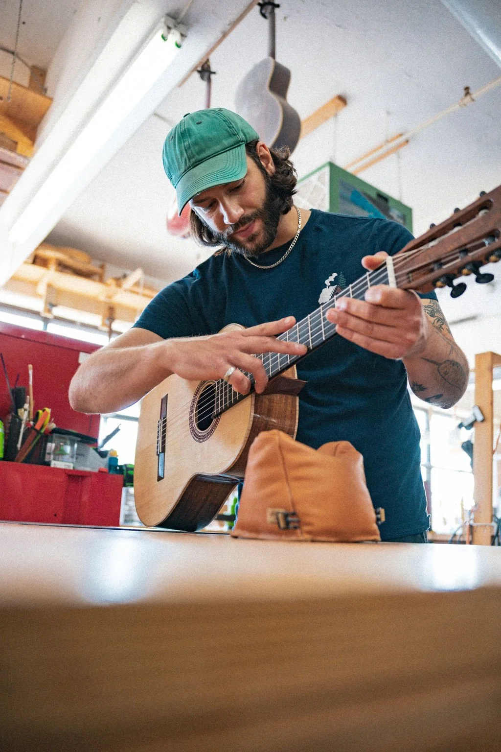 ©2025NicolasBourdeau,photographe.Tousdroitsréservés_Laurent_Blais_Luthier__A9_3259.jpg
