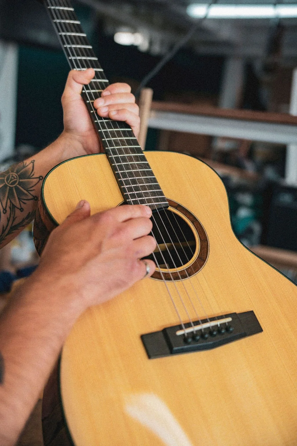 ©2025NicolasBourdeau,photographe.Tousdroitsréservés_Laurent_Blais_Luthier__A9_3105.jpg
