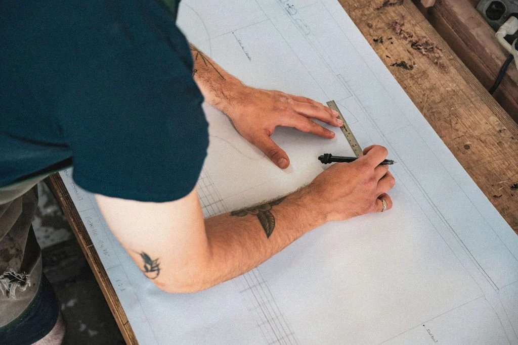 ©2025NicolasBourdeau,photographe.Tousdroitsréservés_Laurent_Blais_Luthier__A9_3800.jpg