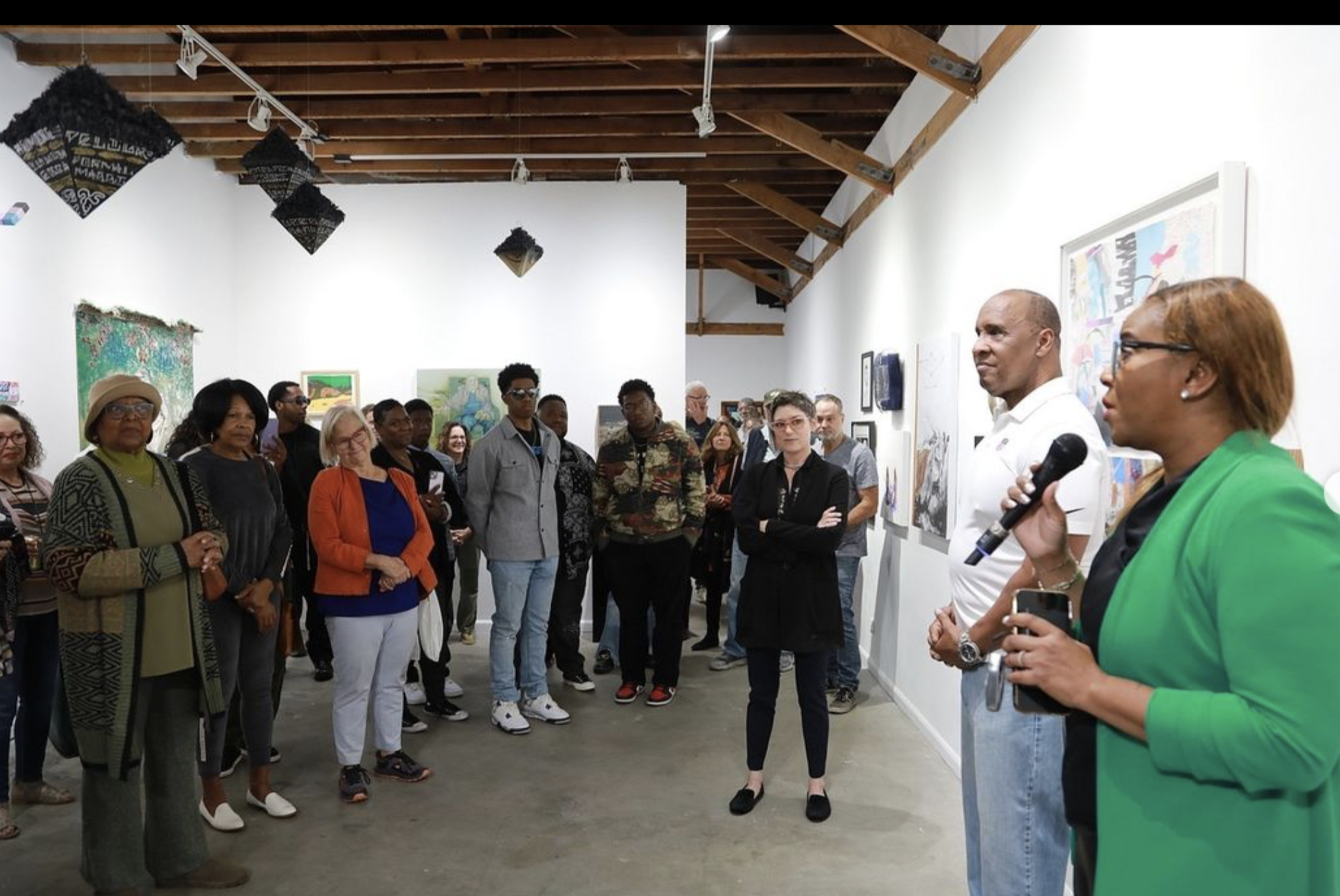 Mayor Butts and Councilwoman Dionne Faulk addressing guests at the 2023 IOS Group Show reception