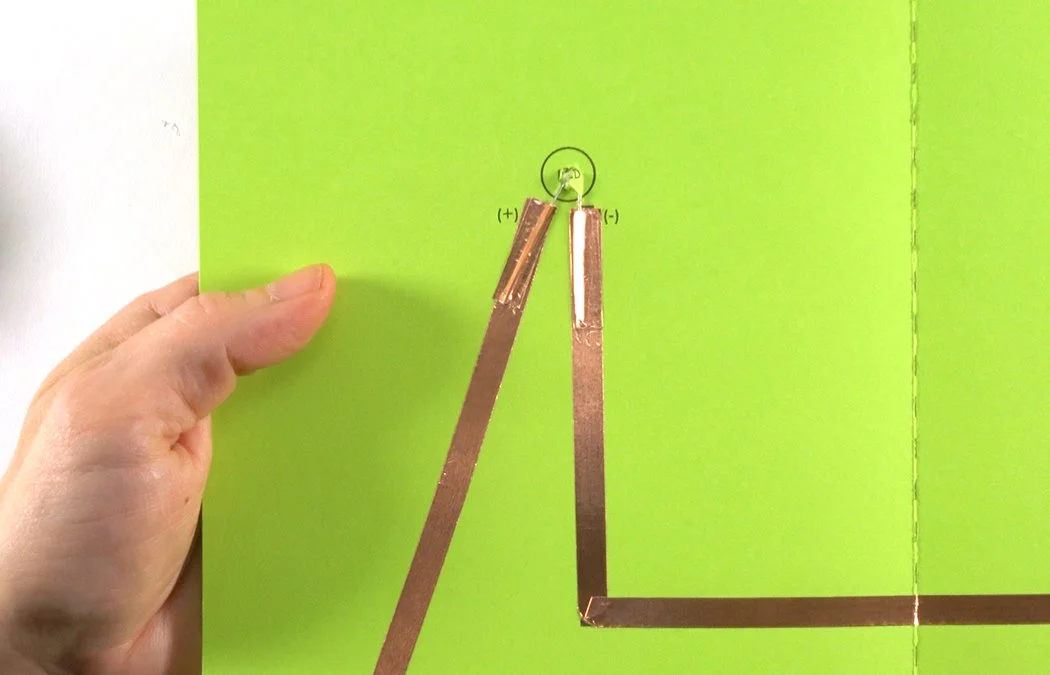 Make sure both wires are between the 2 pieces of copper.