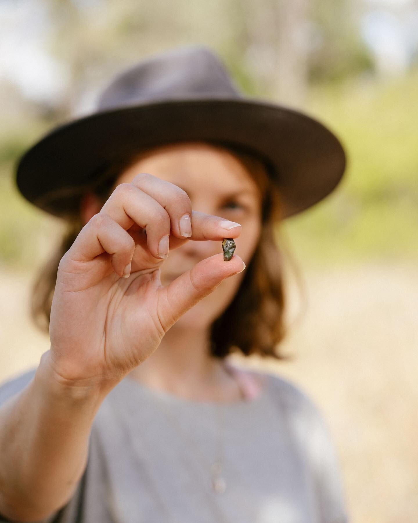 In between recharging our batteries and visiting our new fossicking digs, we&rsquo;ve been enjoying specking. Specking is pretty much just walking around old diggings (even the side of the road!) and looking for sapphires (or any gemstone, like zirco