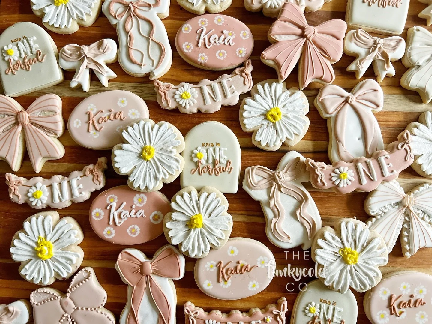 She&rsquo;s O N E derful! 

#funkycoldco #birthdaycookıes #onederful #decoratedcookies #cookies