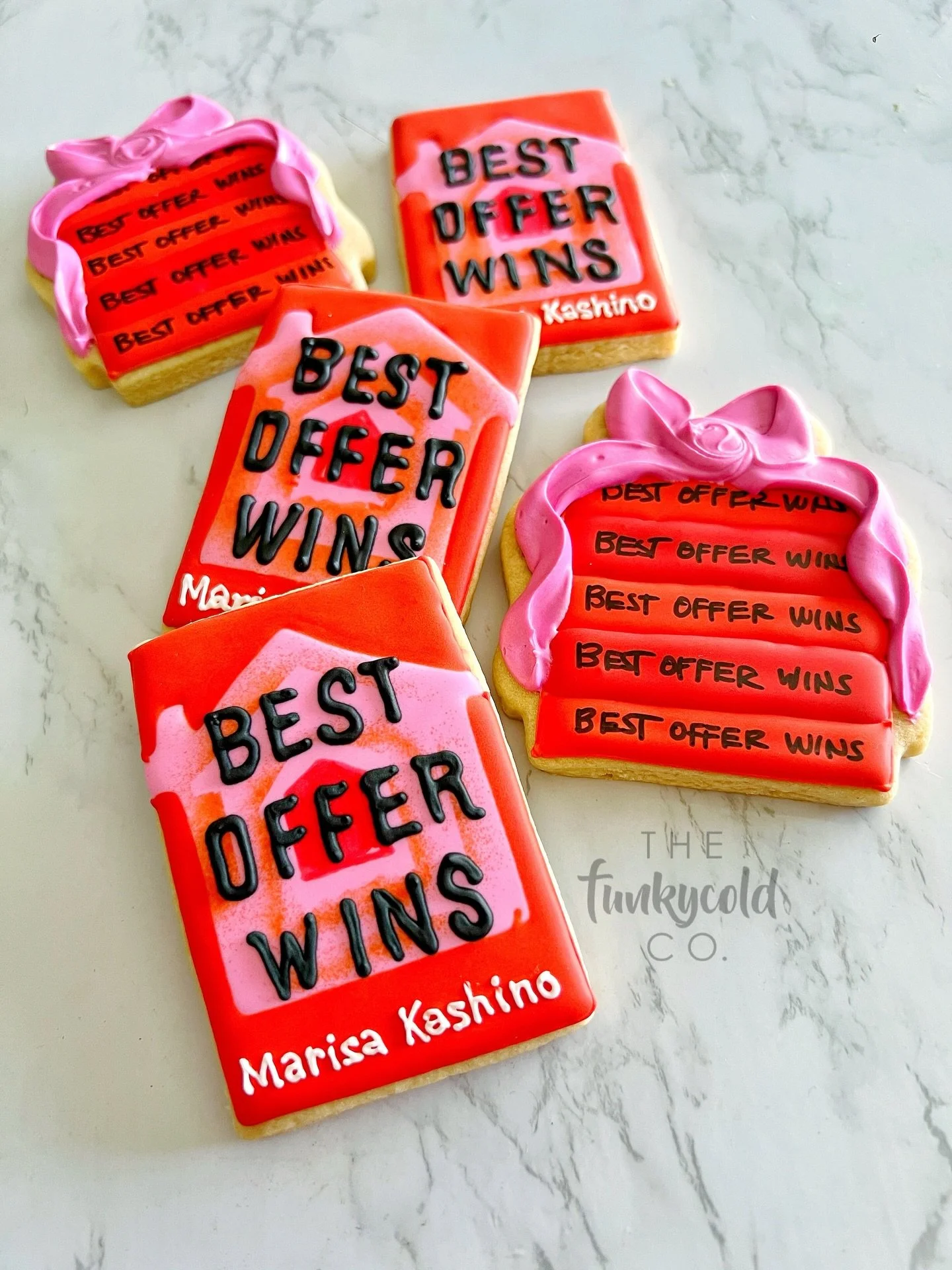 Going to be honest&hellip; 
I haven&rsquo;t read a book in yeeeeears. 
Why? I don&rsquo;t make time for myself as much as I use to especially with now two kids, running the biz, and living life. 

BUT THIS&hellip; THIS thriller/ suspense book from @m