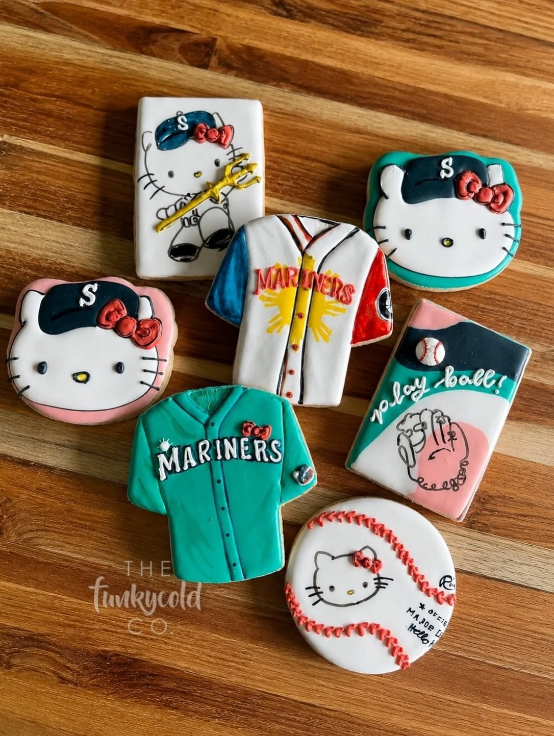 🎀 x ⚾️ x ❤️💛💙 
That time I traded cookies for THE cutest HK x @mariners pillow! 

Now I&rsquo;m on the hunt for the OG Mariners HK Jersey! Any takers for 3 Bougie Baker&rsquo;s Dozen tradesy!? ($450 value!) 

#hellokitty #mariners #baseball #seatt