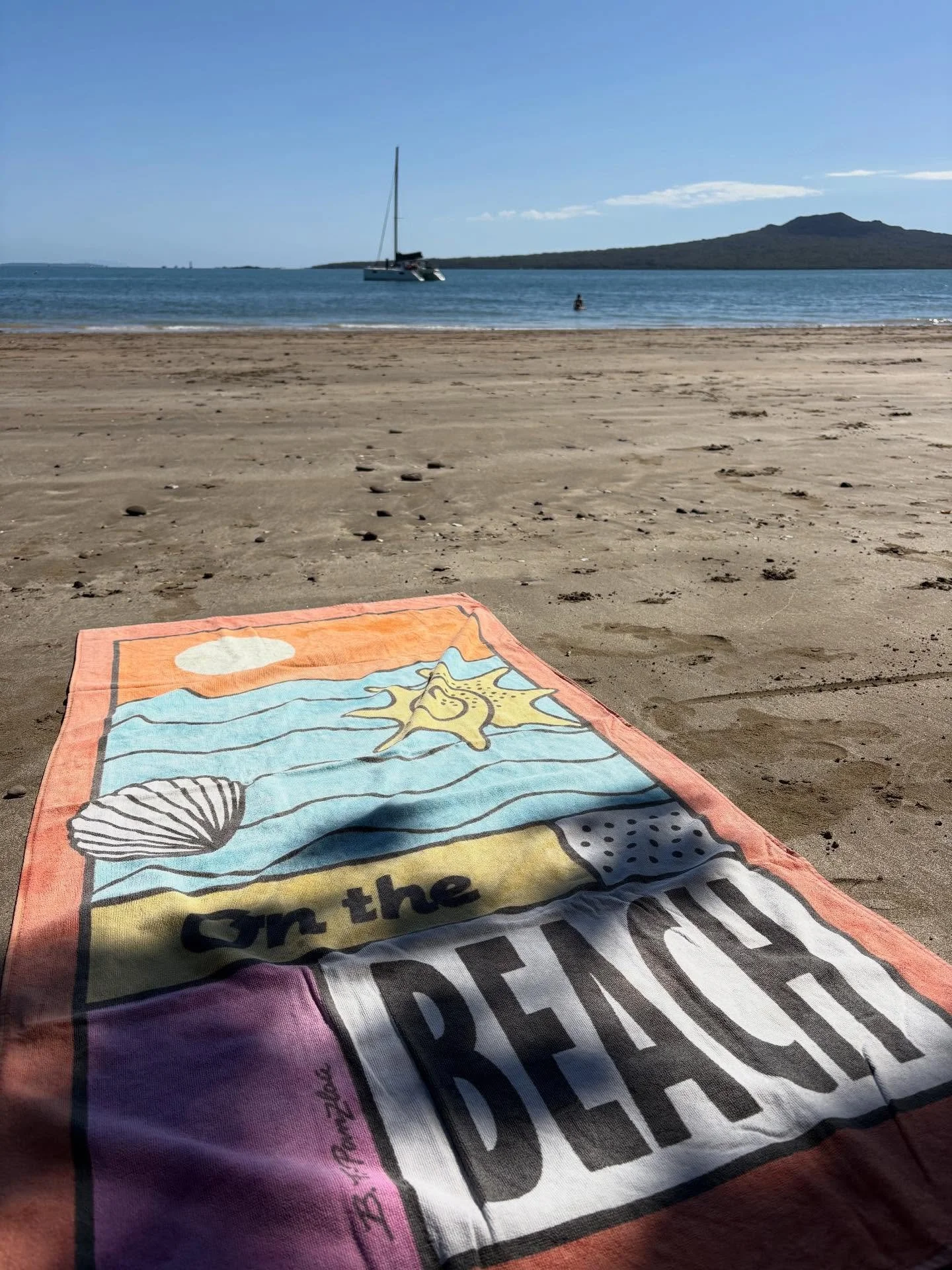 🌿 Everyone needs a place to recharge.

For me, it&rsquo;s this quiet beach looking out to Rangitoto Island. No screens, no noise &mdash; just space to breathe and reset.

Taking time out isn&rsquo;t a luxury. It&rsquo;s how we stay focused, calm, an