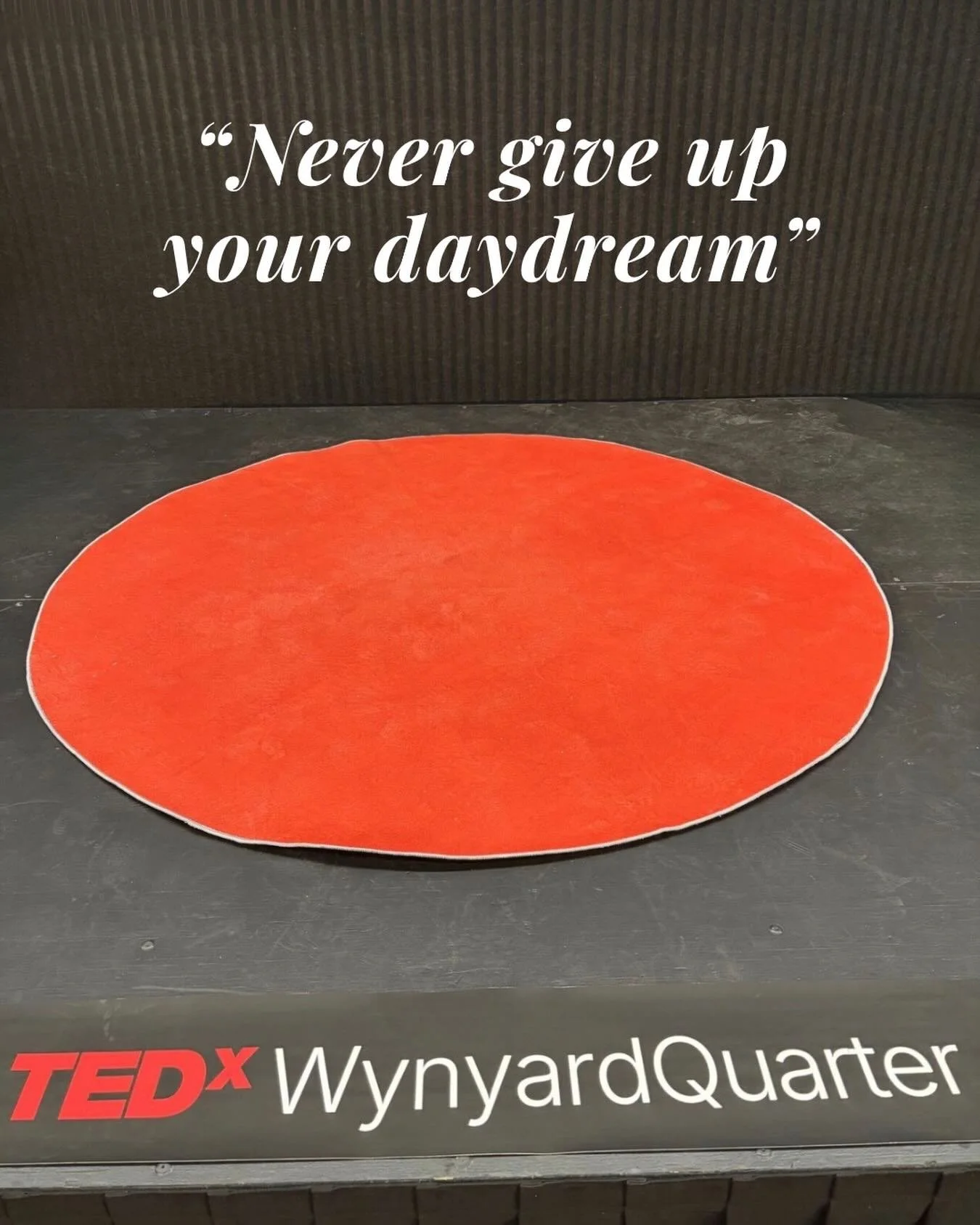 This quote hangs above my desk&hellip;

&ldquo;Never give up your daydream&rdquo; 🌟

When your dreams manifest it feels so vividly aligned that you are in awe of it all - what are you manifesting?

What is your daydream?