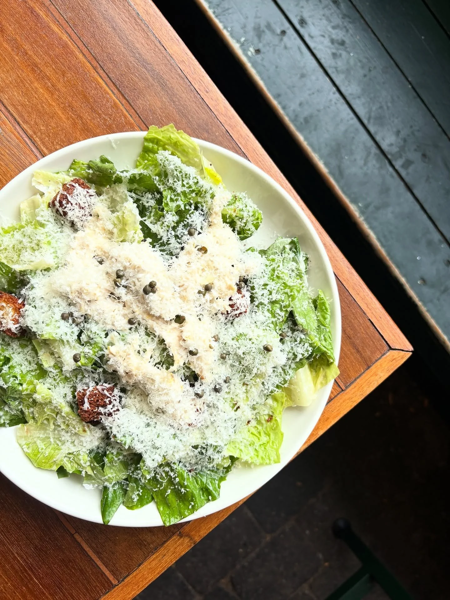 Nothing like a classic Caesar salad with a crispy glass of Prosecco
#manchesterfood #manchesterfoodie #cesarsalad #girldinner