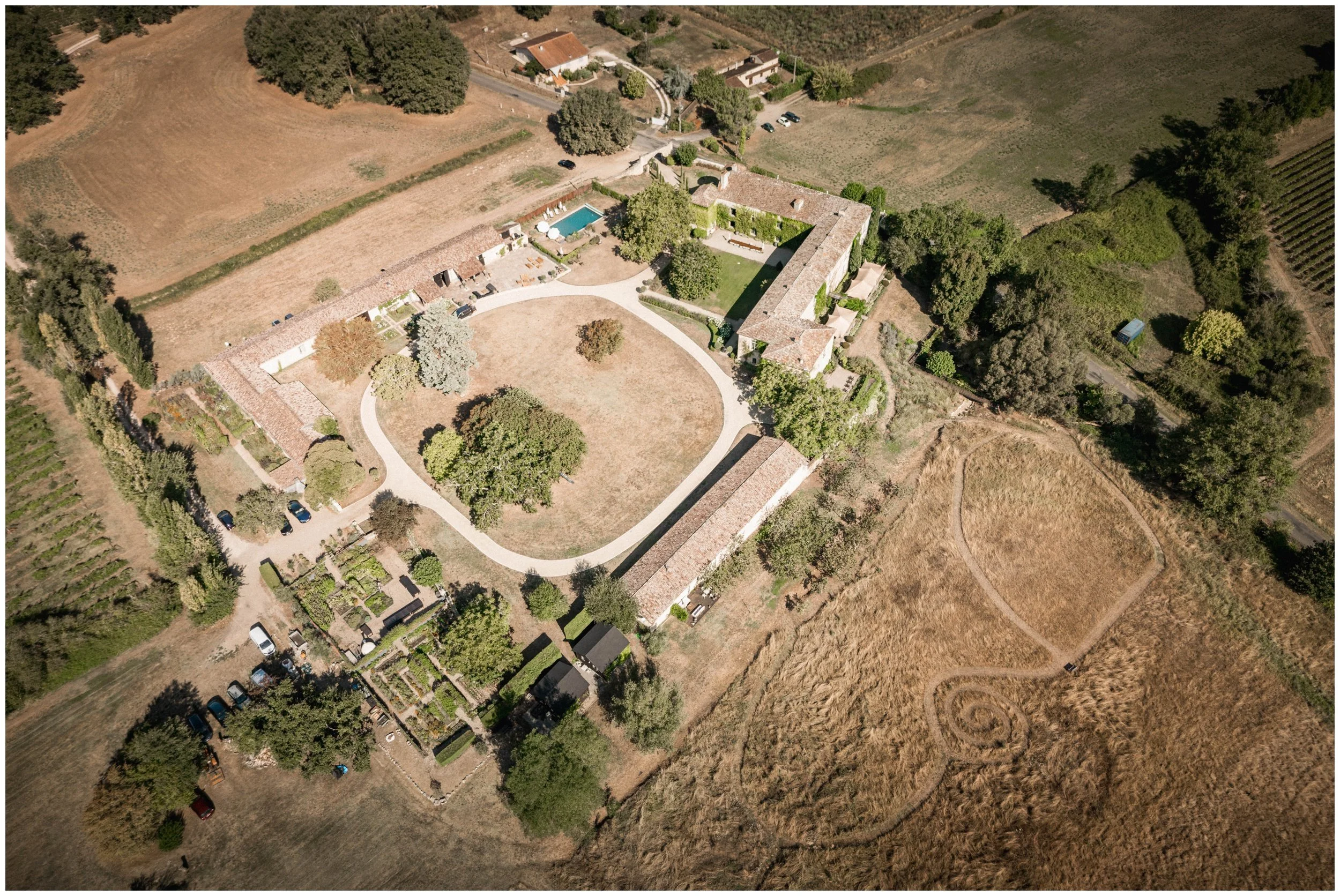 Firehorse_Chateau_Rigaud_001.JPG