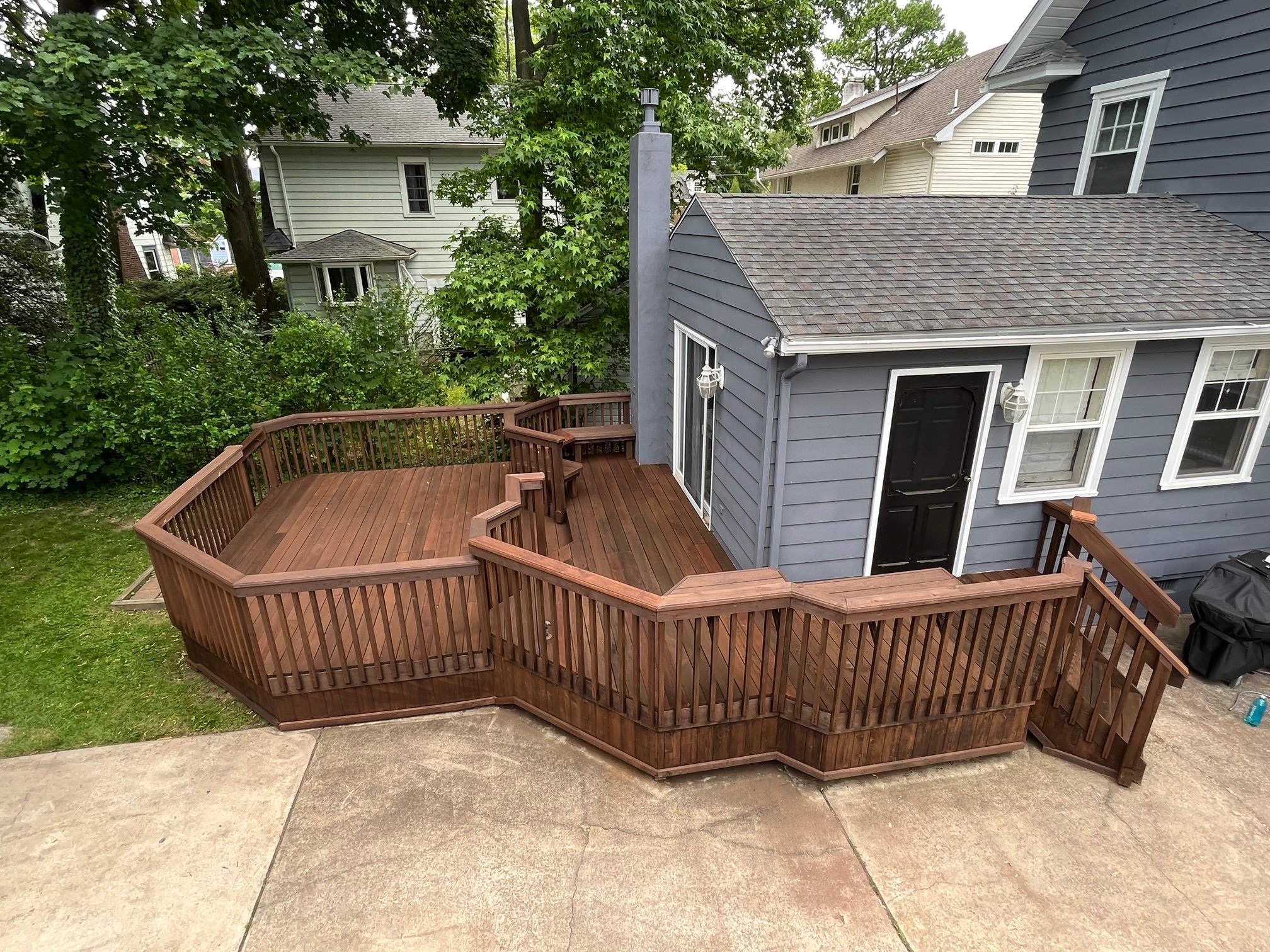 Professional Deck Cleaning vs. Pressure Washing: What’s the Difference?