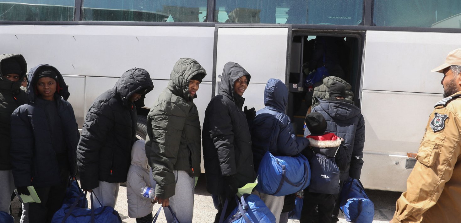 Amnesty International: 'Rival authorities intensify xenophobic and racist crackdown on refugees and migrants in Libya'