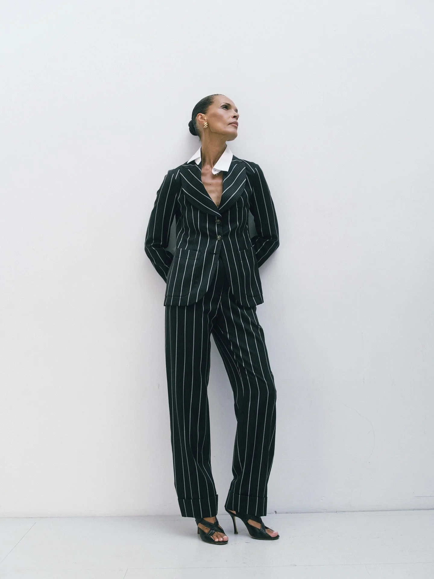 She&rsquo;s the moment @this_is_me_evelyn ❤️
Hair by me x 

Photographer @simonelezzi
Hair Stylist @aminatacreative
Makeup Artist @rebeccadoney
Fashion Stylist @ericawelhenage
Assist Fashion Stylist @mariajuliaomena
Wearing: @lanabuvintage @hanna.pac