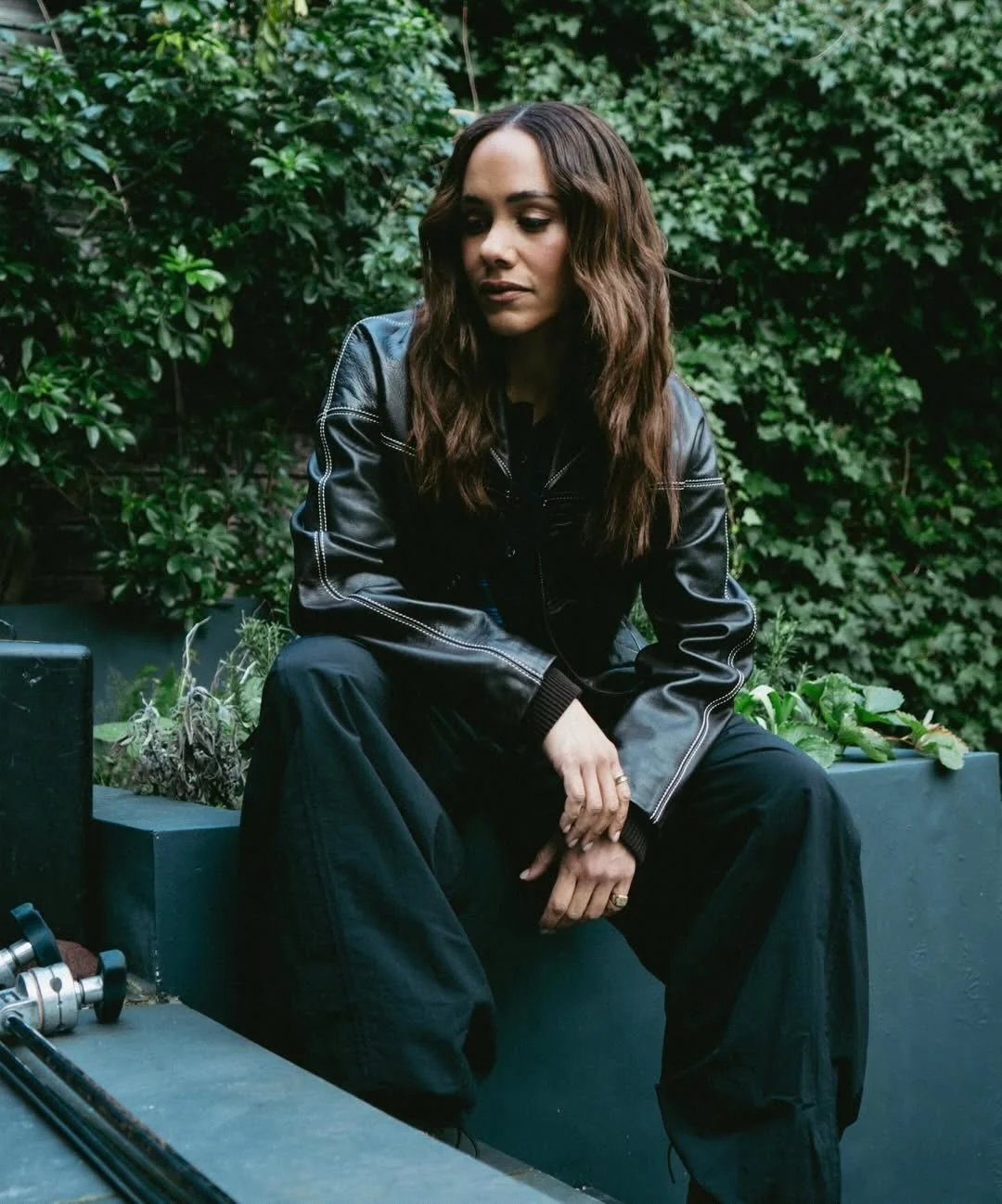 A few hair looks for @alexscott just casually sitting on my phone 🙈

SWIPE to see a versatile babe 😍

1.  @britishvogue x @samsung campaign - Tousled waves for Alex and voluminous effortless styling for @drchristinehall ❤️

2. Red hot wig install a