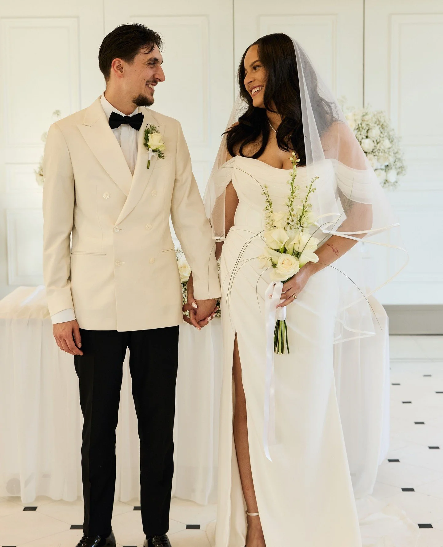 ⁠How gorgeous are the newlyweds! Wikotoria wore our CZ22891 gown on her magical day. 🤍⁠
⁠
photographer: @amina.weddingphotography⁠
bridal store: @thewhiteweddinghouse