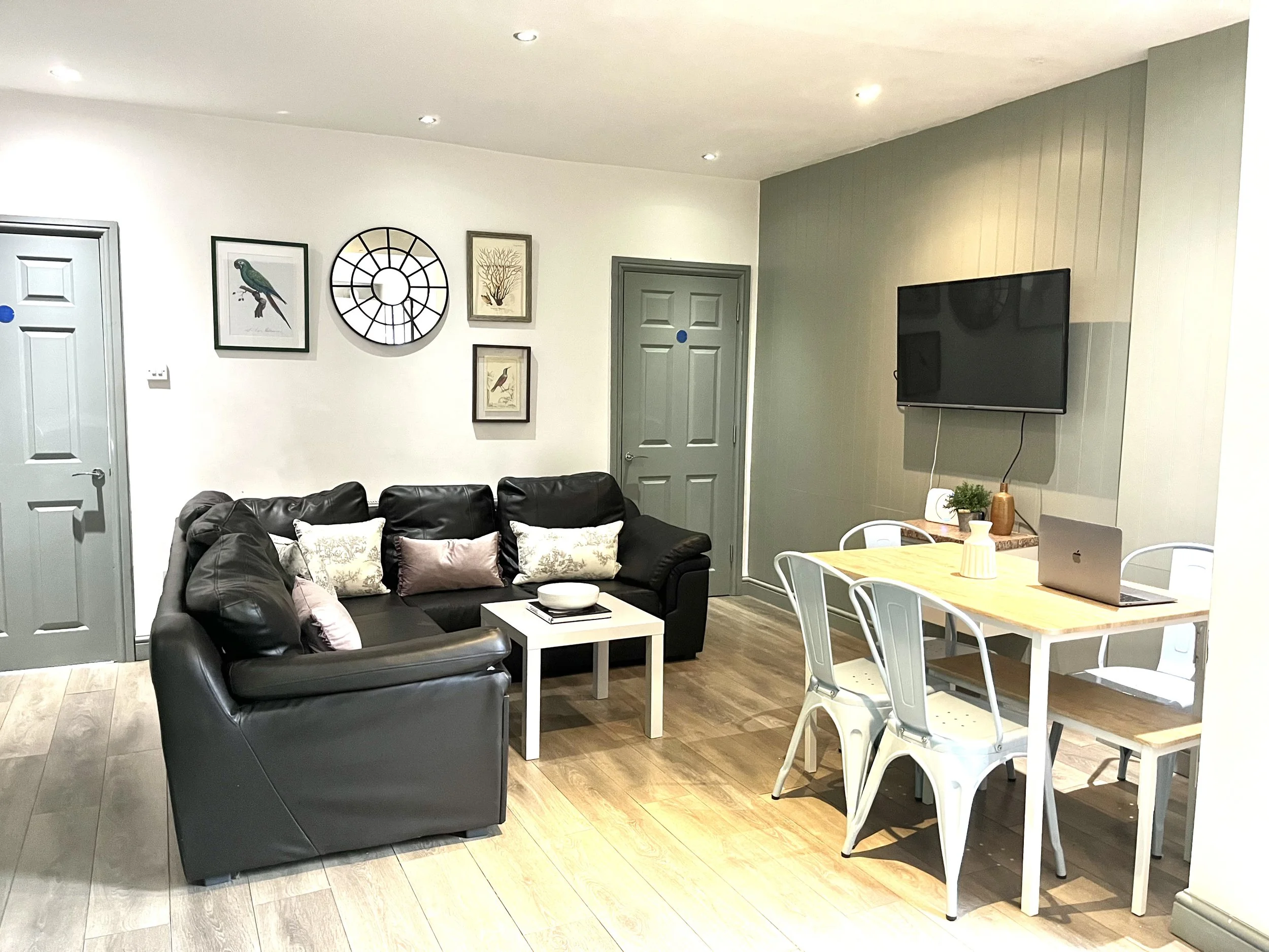 13 L_ sitting area room July 24.jpeg