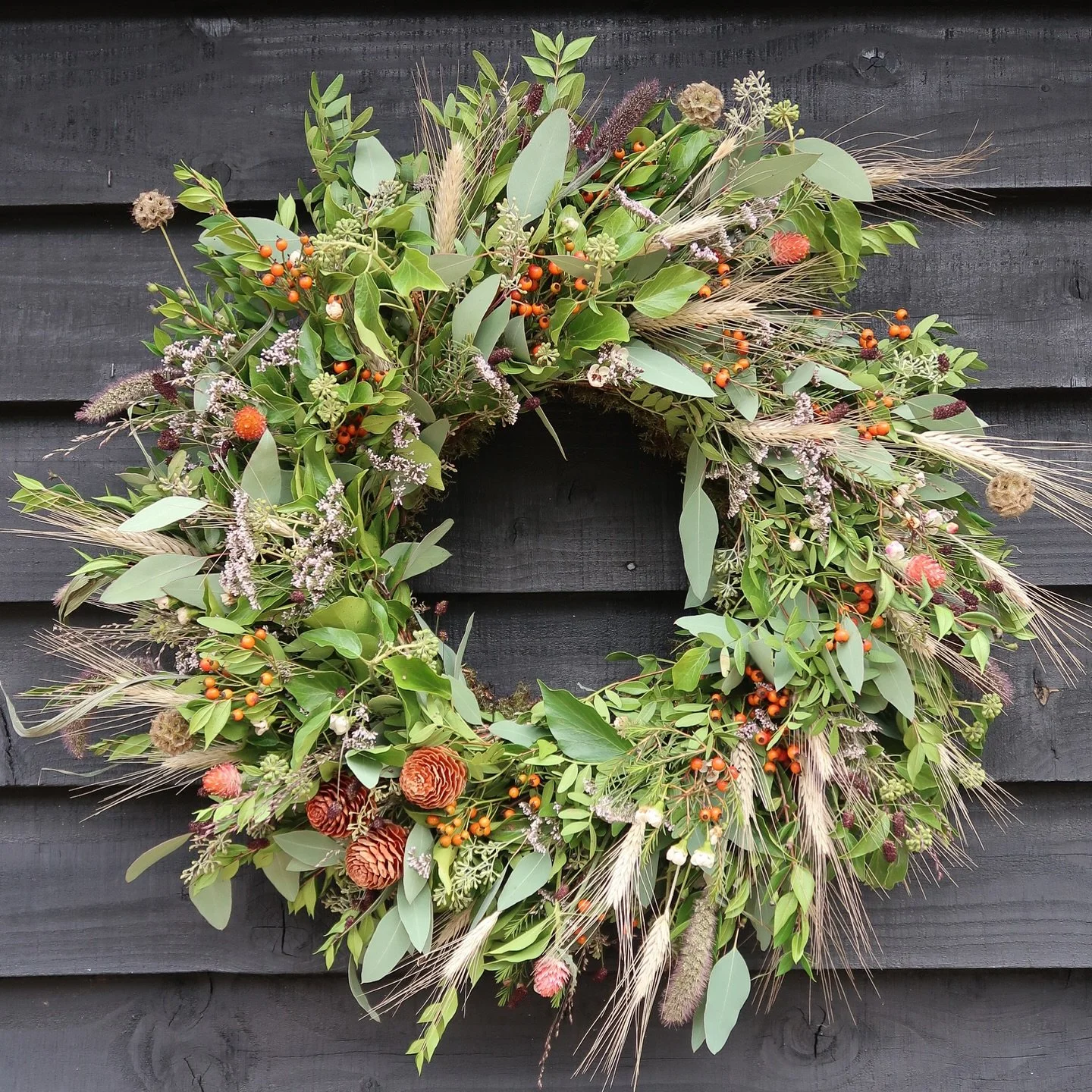 🍂 THE AUTUMN WREATH KIT GIVEAWAY 🍂 To celebrate our favourite season, we will be giving away one of our beautiful Autumn Wreath Kits - full to the brim with foliages, fresh &amp; dried florals, mosses, berries &amp; seedpods.

To enter:
- Follow @h