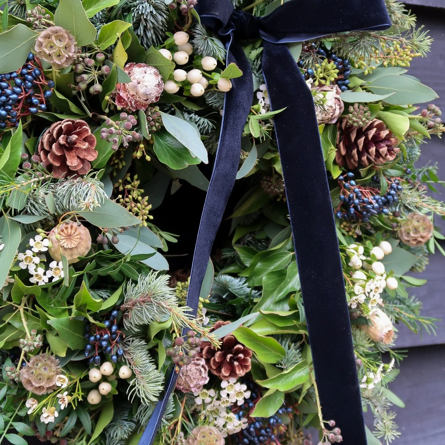 Our top tip for taking your Christmas Wreath from lovely to LUXURIOUS? You&rsquo;ve got to layer the texture! That&rsquo;s why our Wreath Kits include a minimum of 12 different elements - from fresh moss, seasonal foliages (LOTS of different varietie