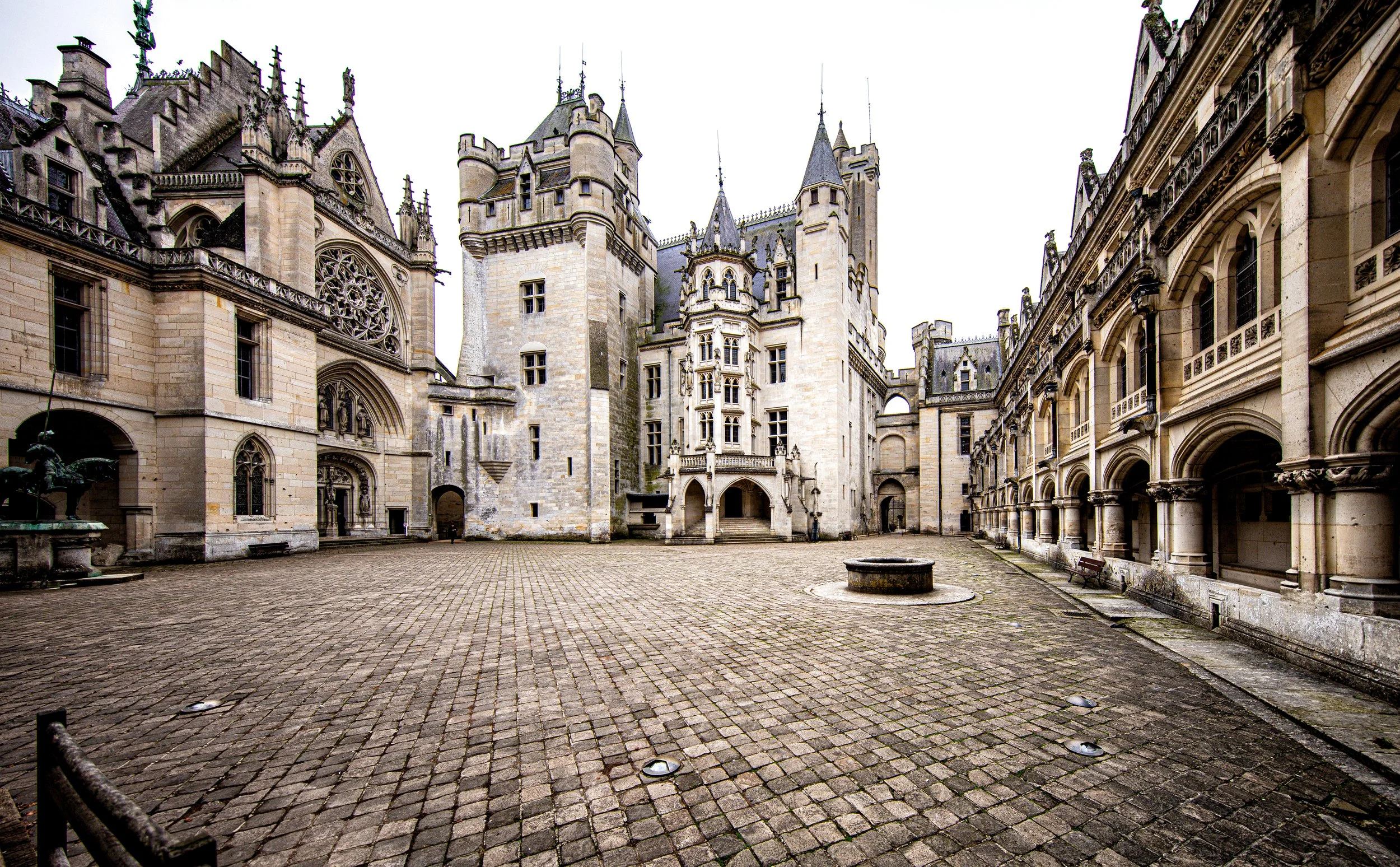 chateaupierrefonds.jpg