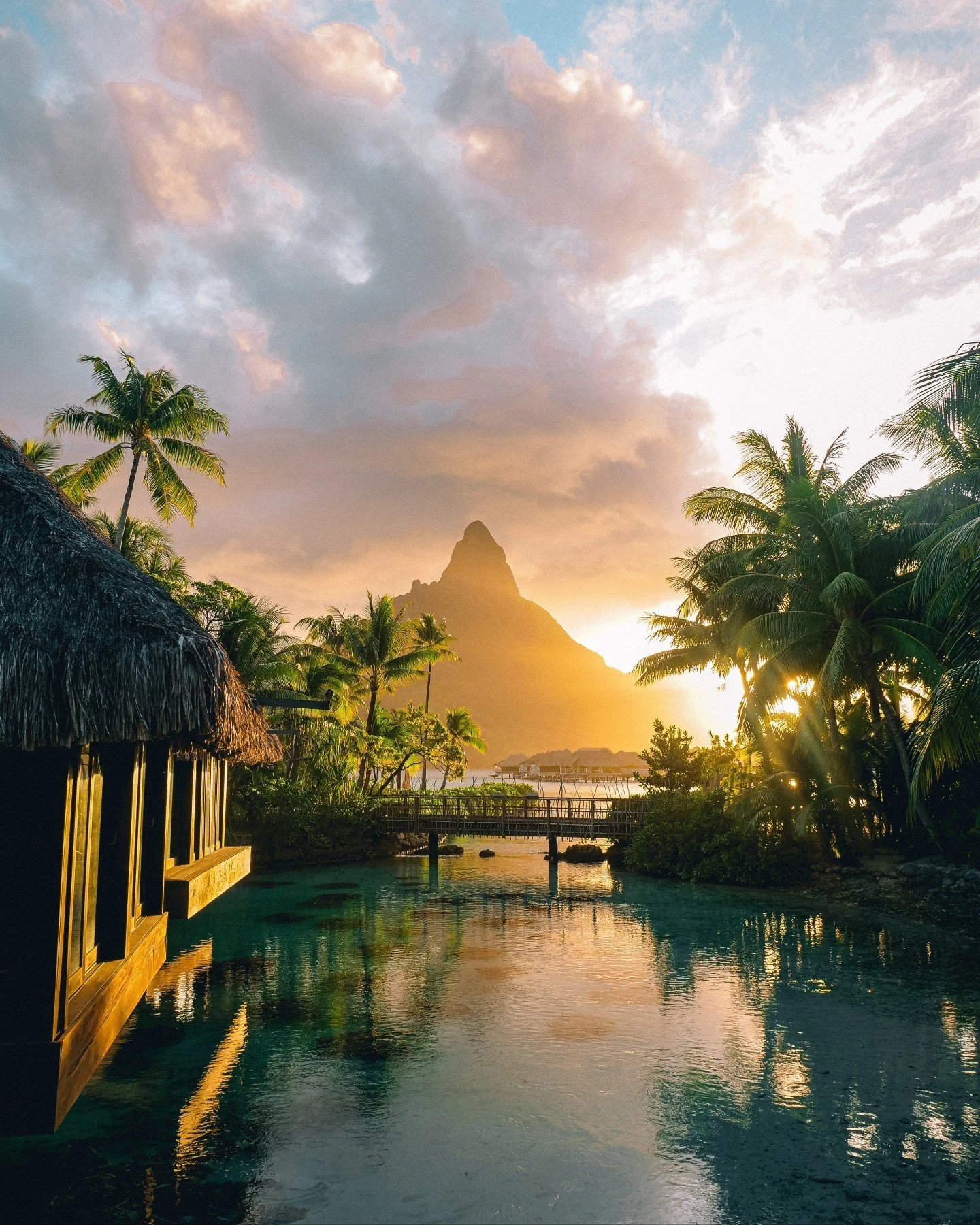 un sunset vu du Deep Ocean Spa 🌞

#borabora #boraboraphotographer #photographer
