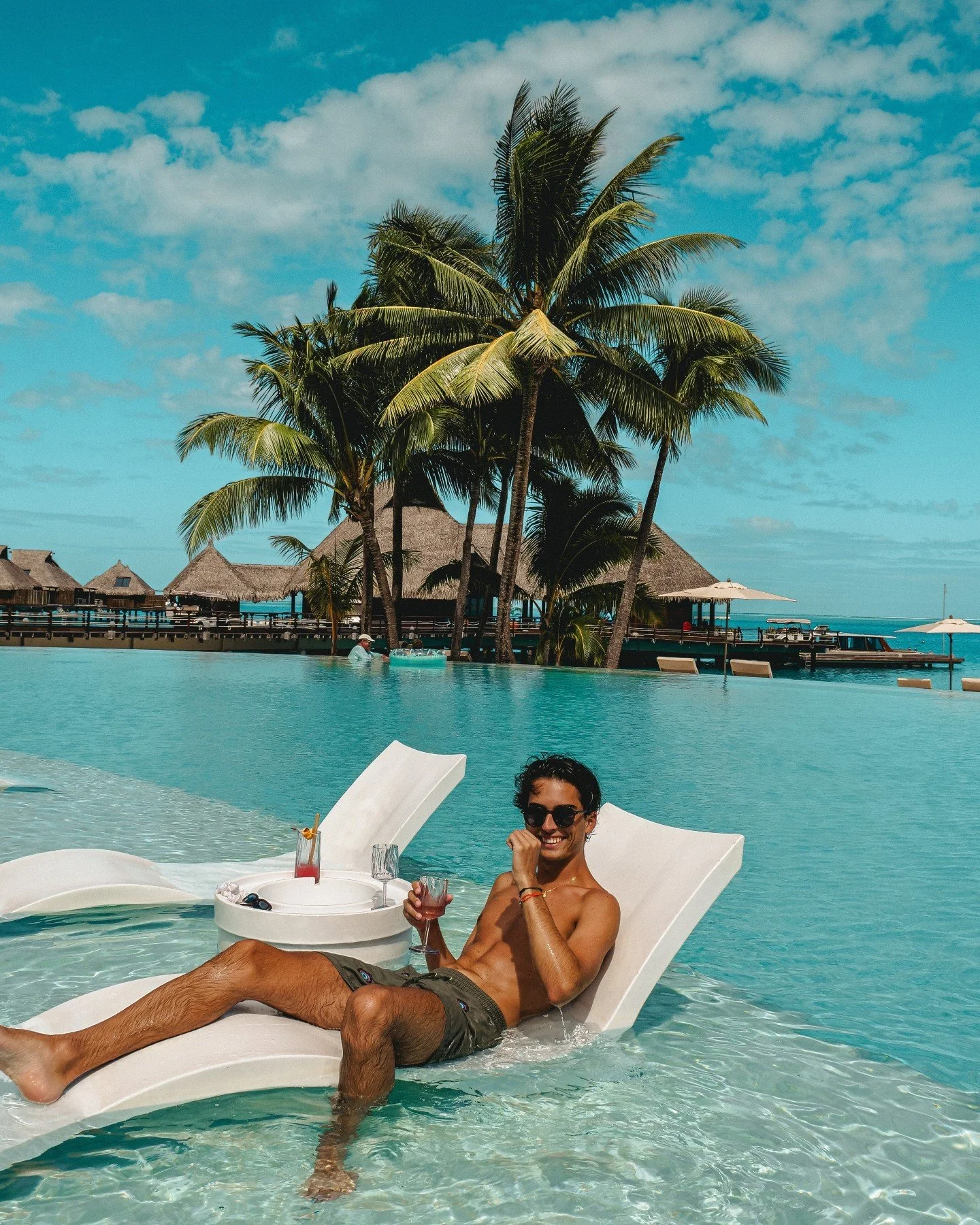 🍷+🌞+💧 = @conradboraboranui x @arthur.by

#boraboraphotographer #borabora #frenchpolynesia #conradboraboranui
