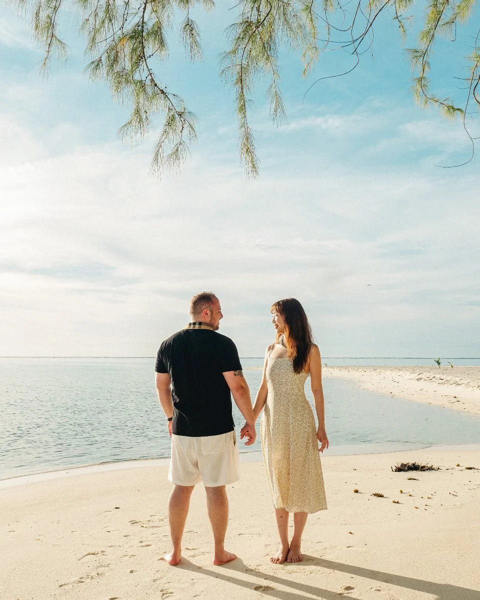 &quot;L&rsquo;amour, c&rsquo;est retrouver son &acirc;me d&rsquo;enfant &agrave; deux.&quot; - Claude Roy

Il y a des couples qui dansent dans le sable comme si personne ne regardait.
Qui rient aux &eacute;clats et offre &agrave; l'autre un regard co