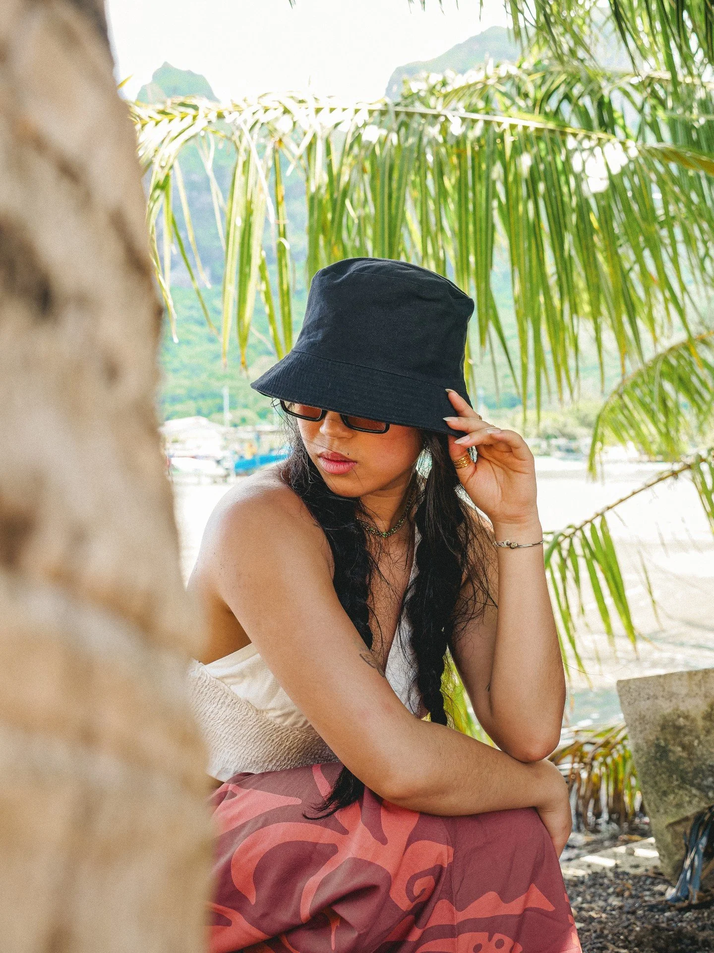 De retour en avril pour un shooting avec ma mod&egrave;le pro @sopii.soso , toujours partante pour poser devant mon objectif pour mes collaborations en tant que community manager ou photographe 📸🌴
#boraboraphotographer #borabora #photographer #bran