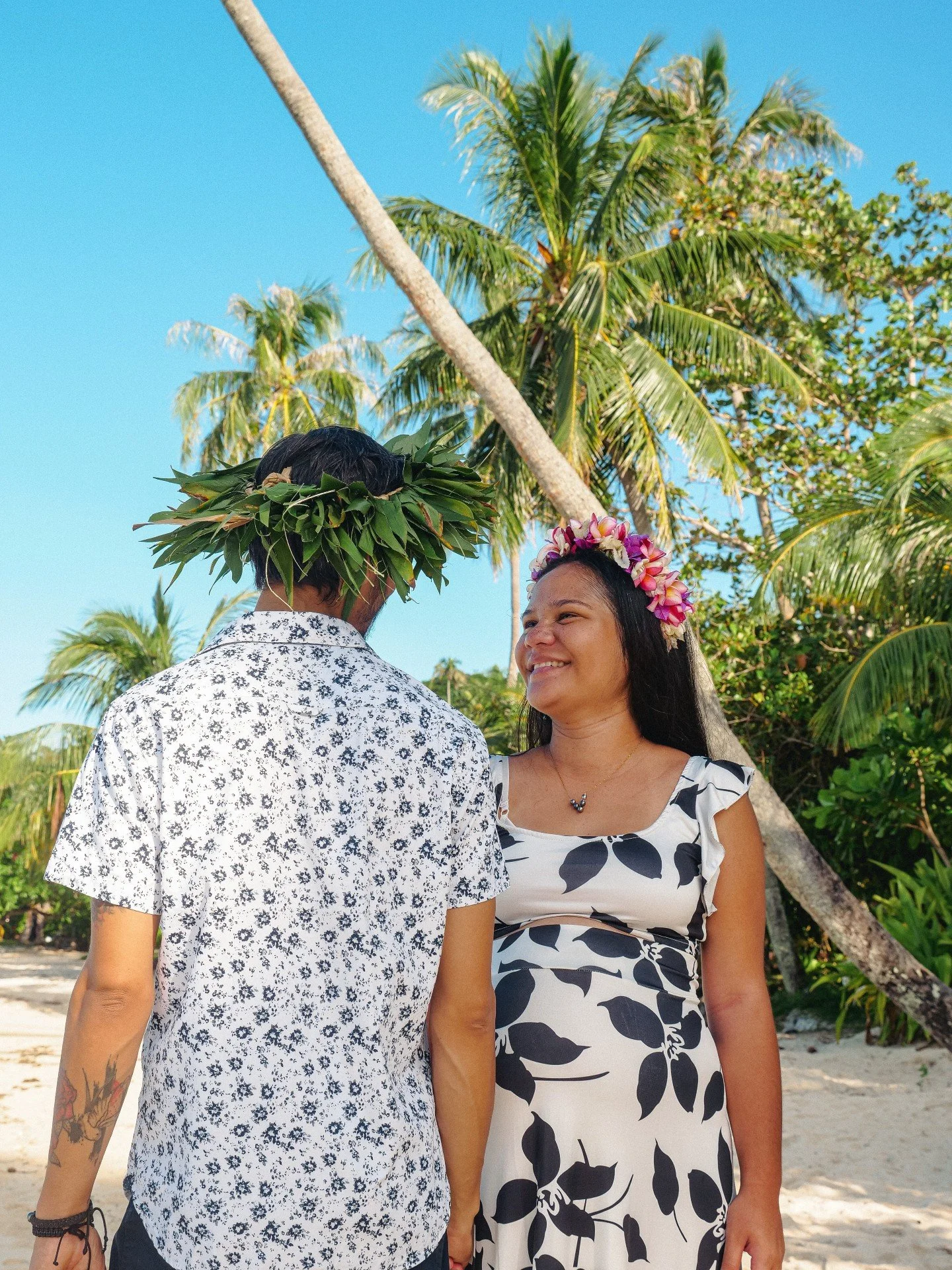 Les derni&egrave;res photos de notre shooting du matin avec Erena et Clement🥰
&Ccedil;a fait maintenant quelques mois maintenant que leur b&eacute;b&eacute; est n&eacute;, et j'esp&egrave;re un jour immortaliser la famille au complet, pour les 1 an 